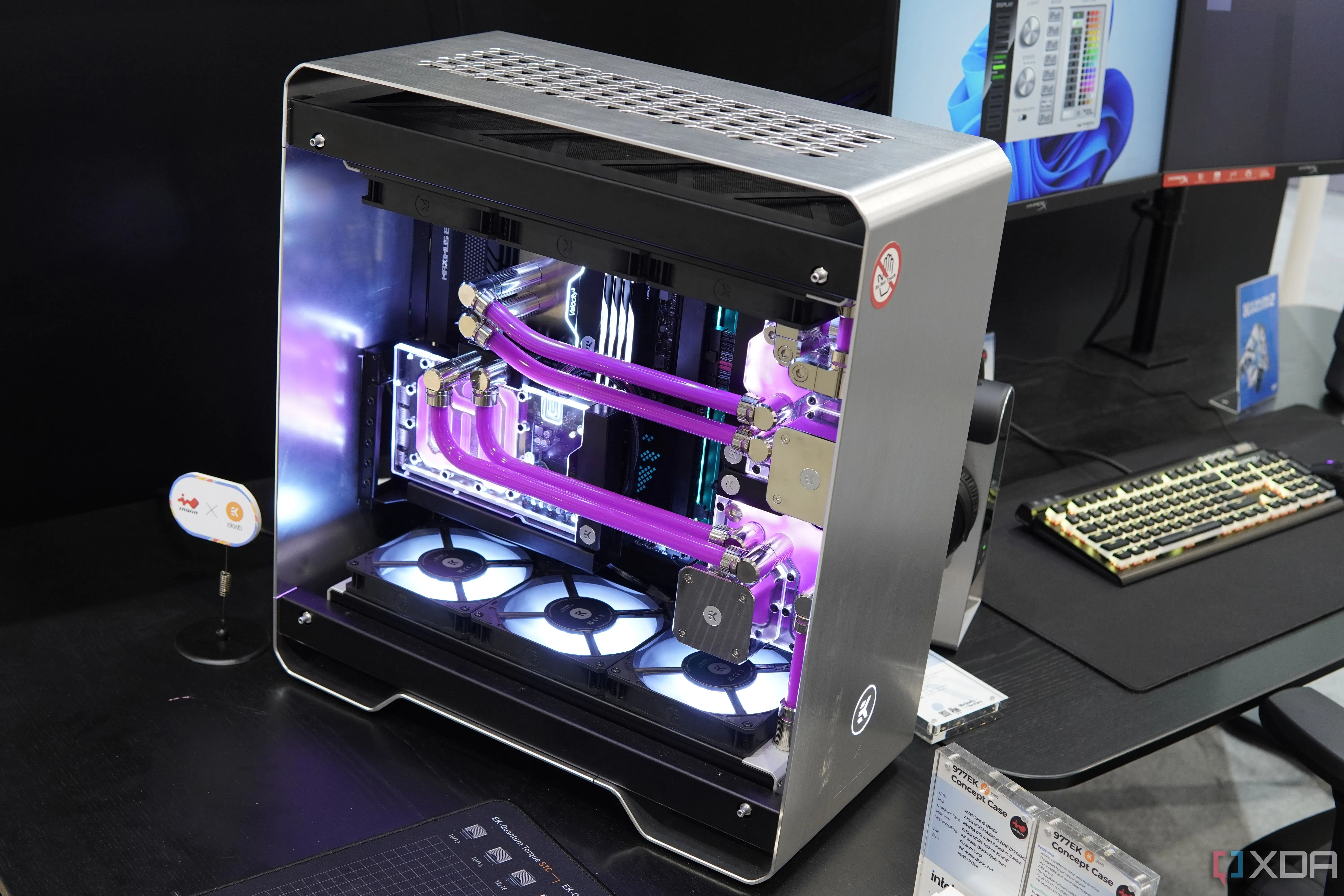 Màn Hình Gaming QD-OLED 4K 240Hz Alienware AW3225QF Giảm Giá Sốc