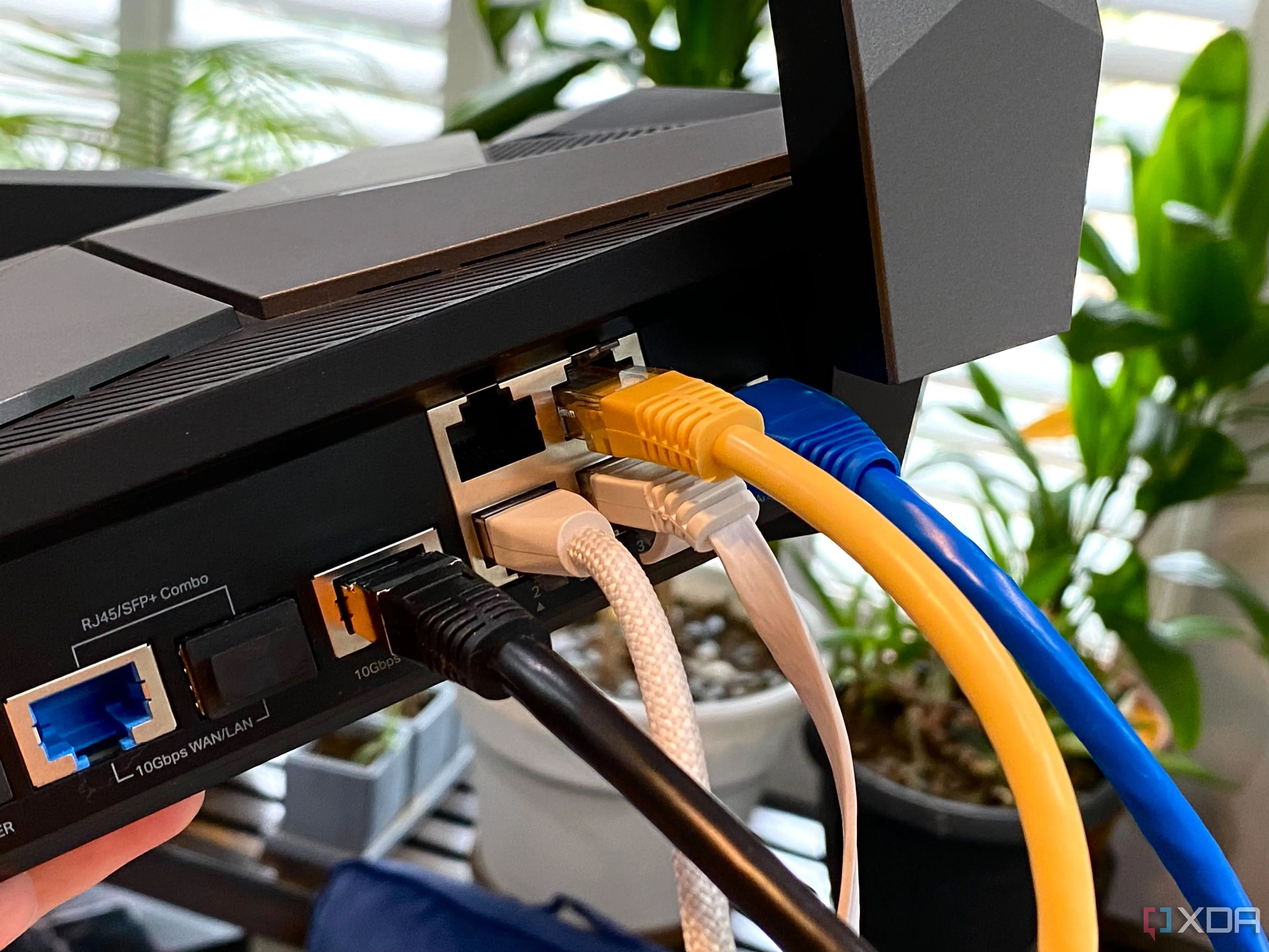 Các loại cáp mạng kết nối với bộ định tuyến