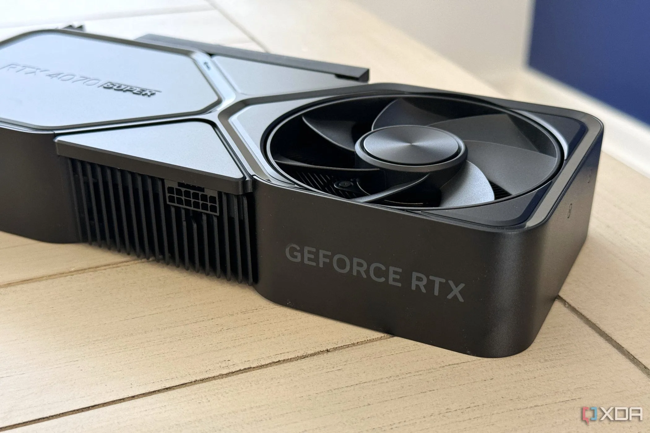 Cận cảnh card đồ họa Nvidia GeForce RTX 4070 Super Founders Edition