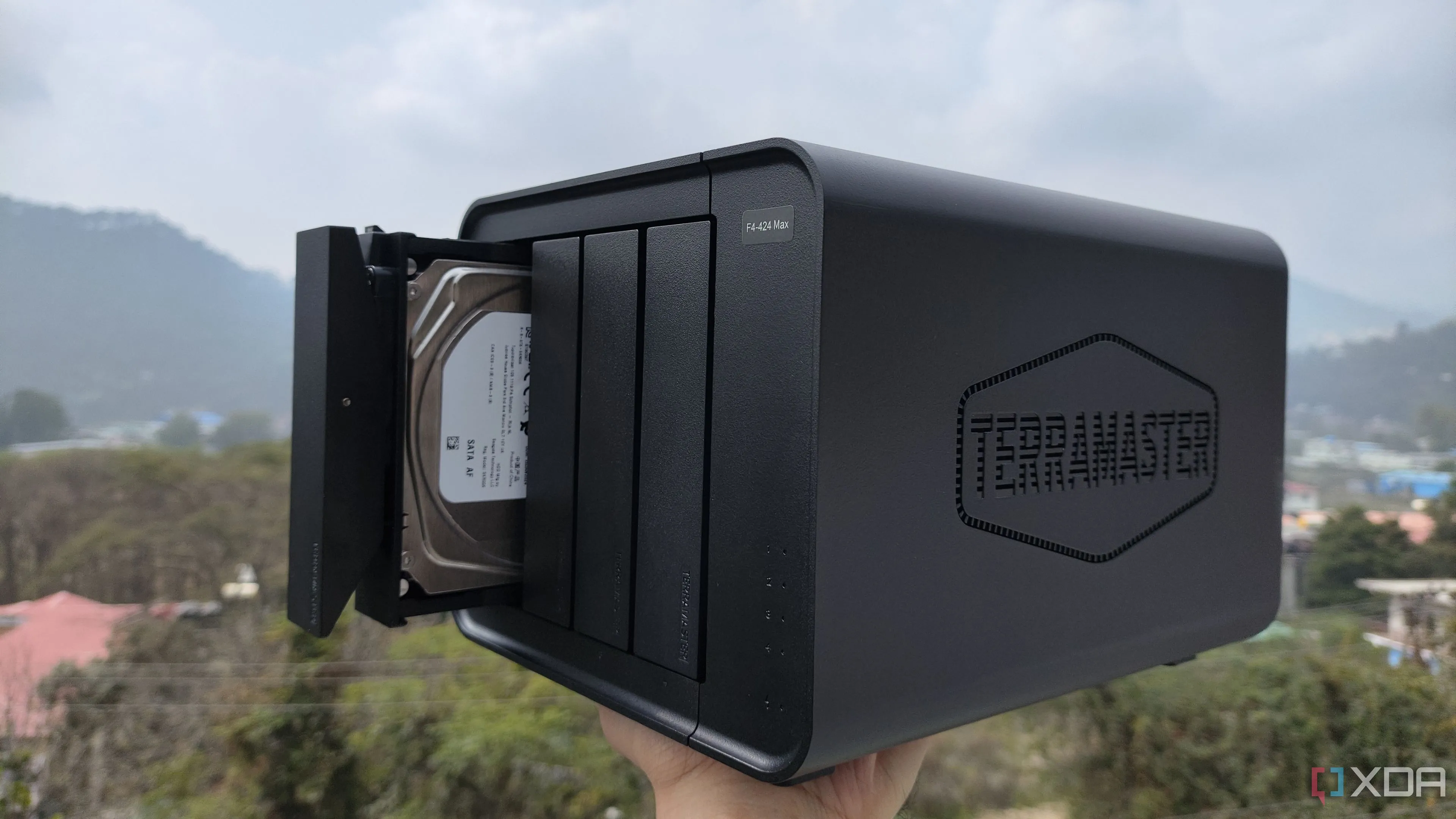 Cận cảnh thiết bị NAS TerraMaster F4-424 Max