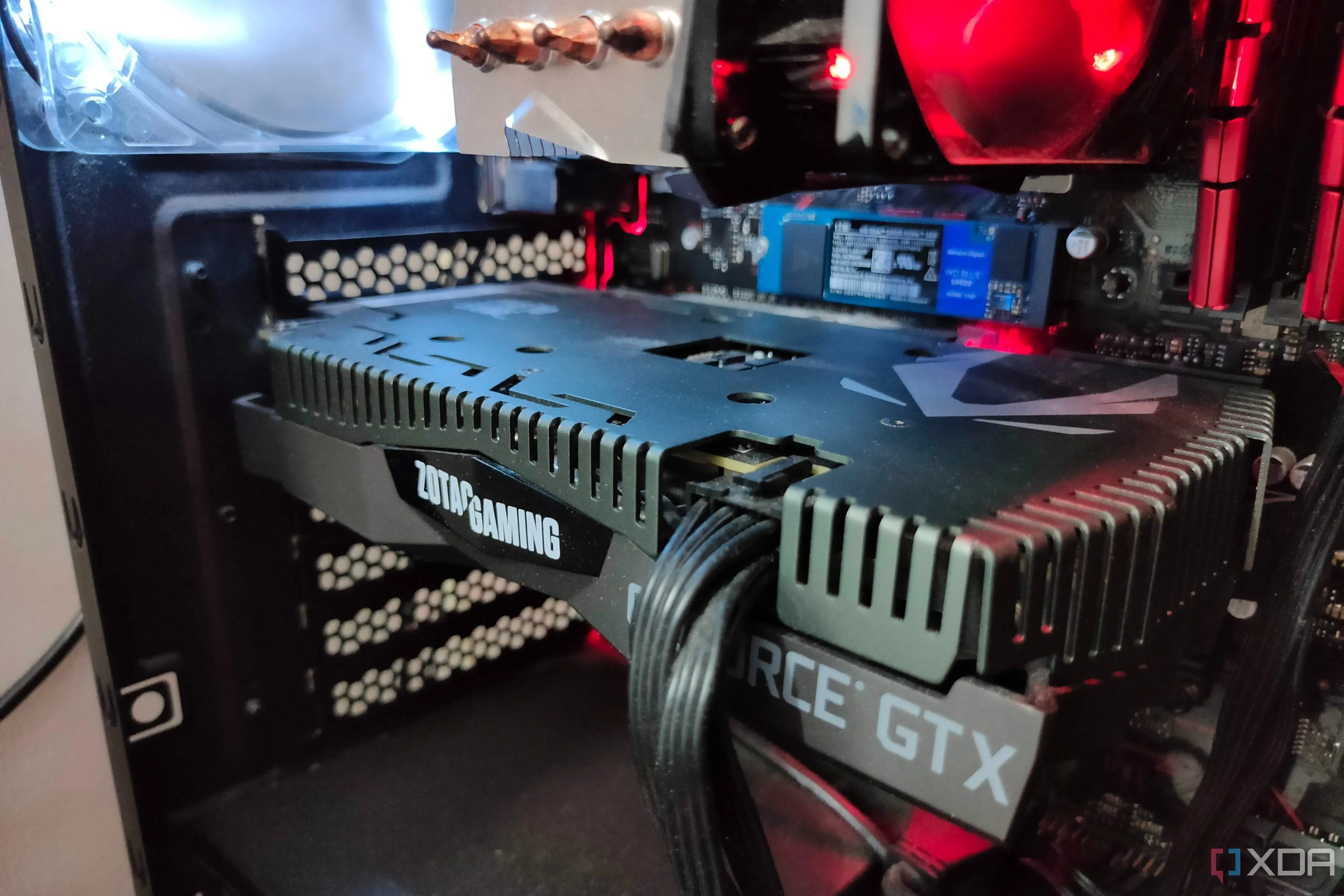 Card đồ họa trong một bộ PC chơi game, gợi nhớ về thời kỳ mà các GPU tầm entry-level có giá phải chăng và hiệu năng đủ dùng