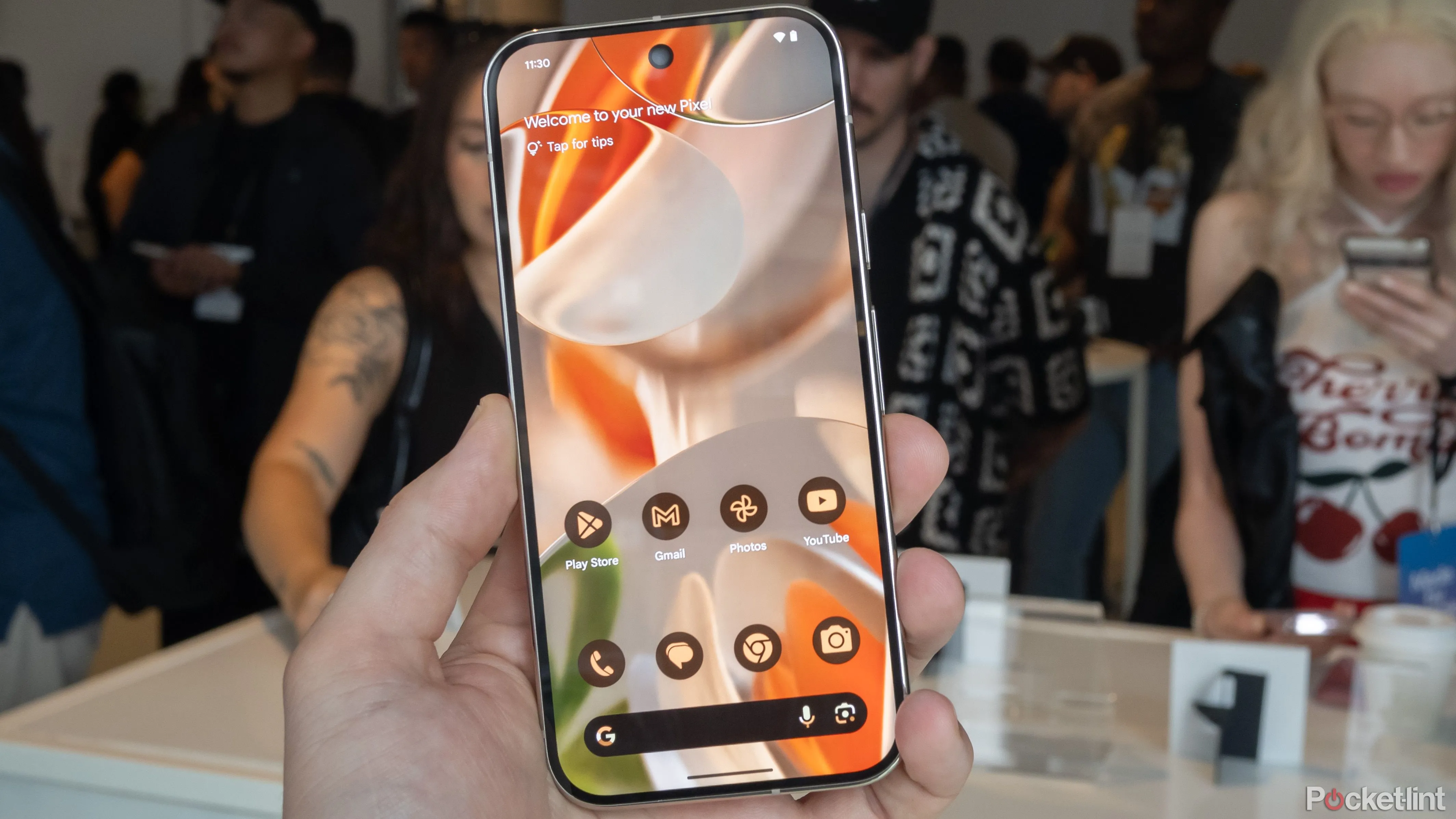 Chiếc Google Pixel 9 Pro, mẫu máy tiền nhiệm được so sánh với Pixel 10 Pro rò rỉ.