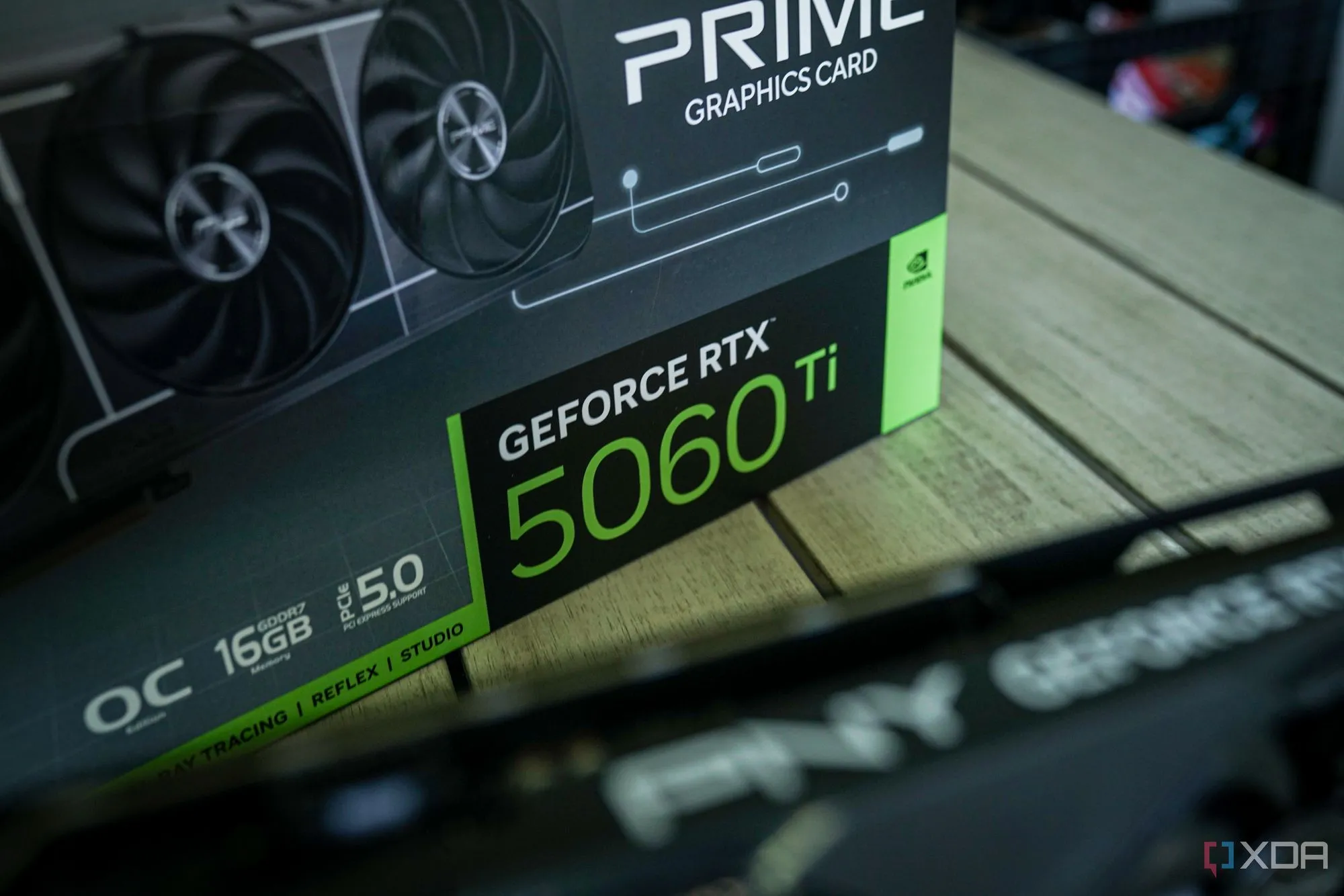 Hộp card đồ họa Nvidia, minh họa cho các card 8GB VRAM đang gặp giới hạn