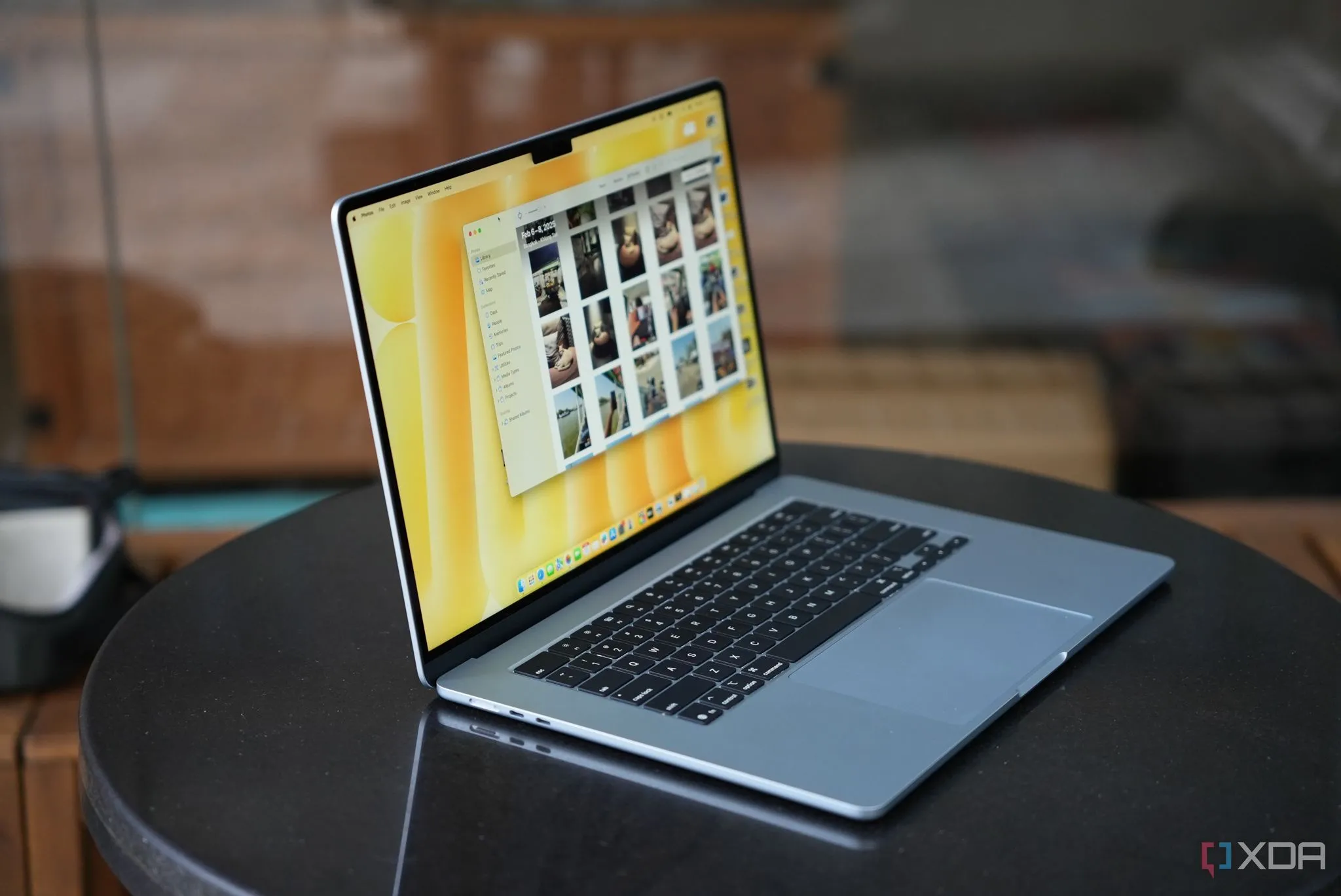 Laptop Apple MacBook Air M4 màu xanh midnight
