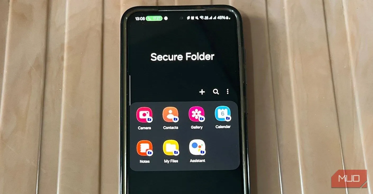 Điện thoại Samsung hiển thị giao diện Thư mục bảo mật (Secure Folder) bị ảnh hưởng bởi lỗ hổng One UI 7