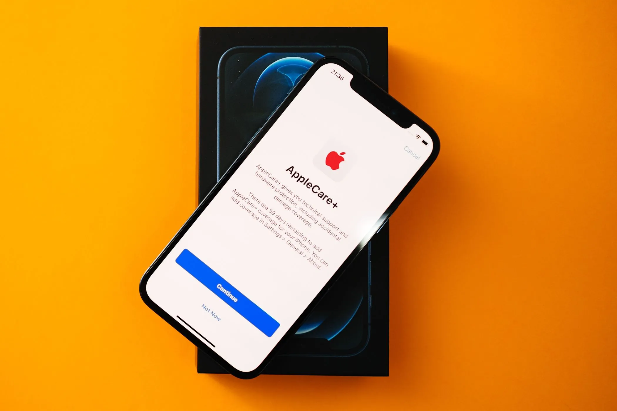 Màn hình cài đặt AppleCare trên iPhone hiển thị thông tin về các gói bảo vệ thiết bị của Apple.