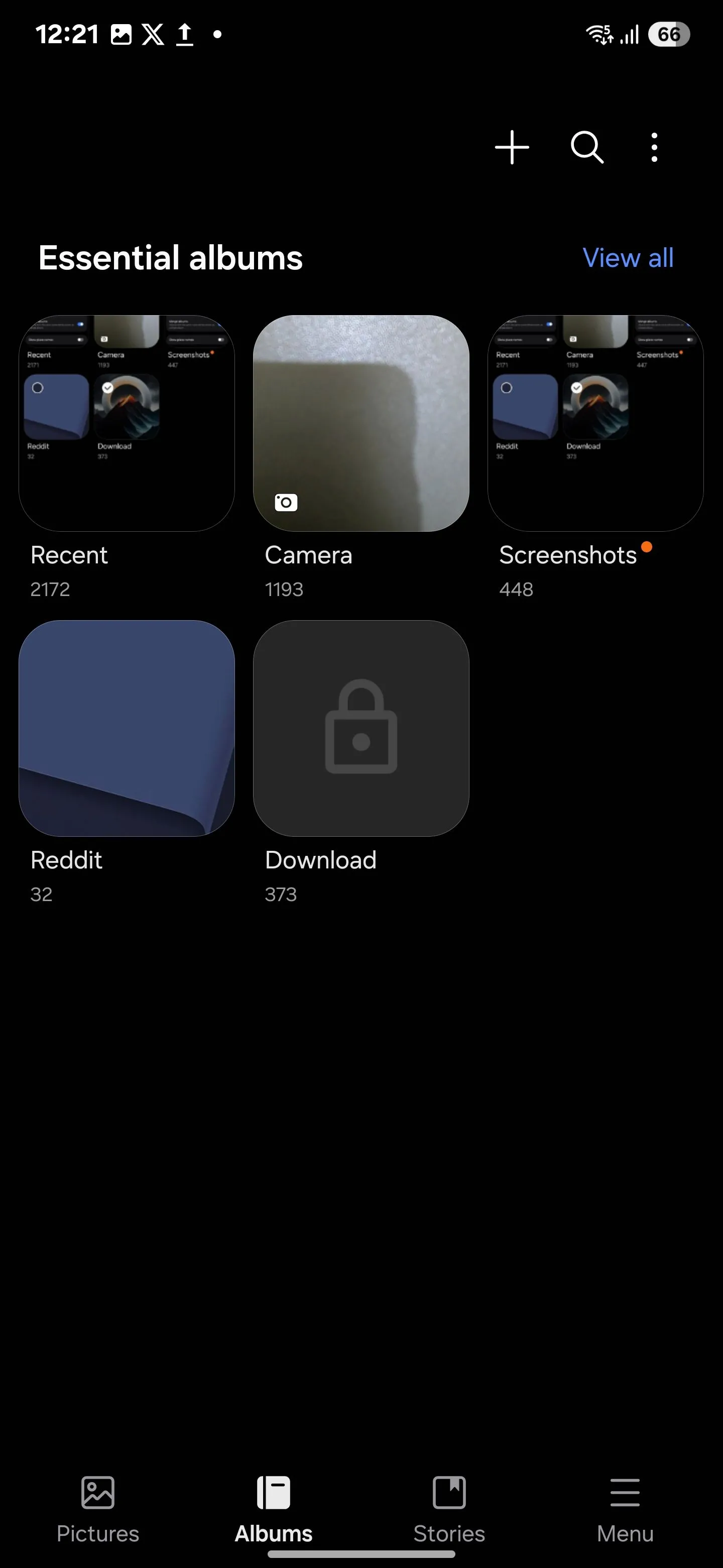 Một album bị khóa trong Samsung Gallery hiển thị biểu tượng khóa