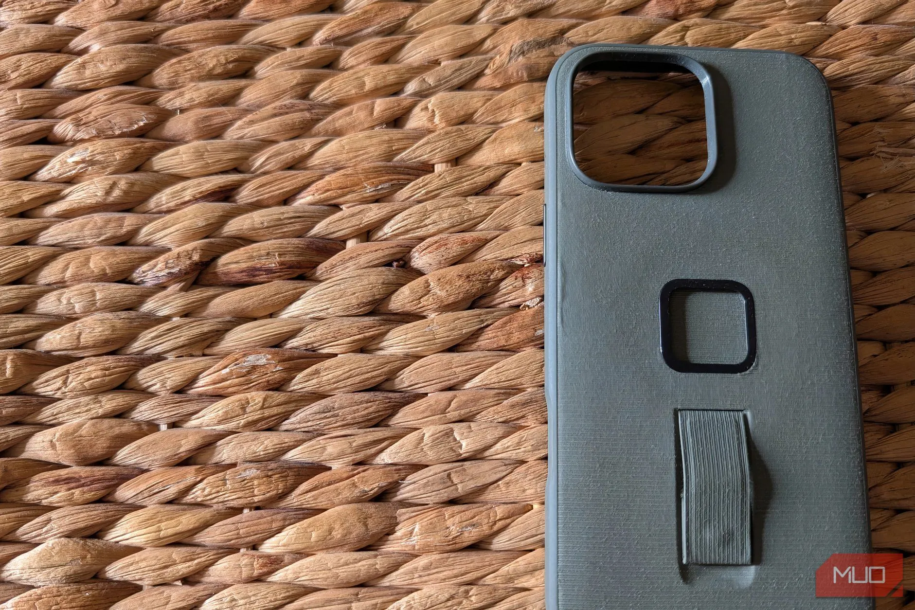 Ốp lưng iPhone chuyên biệt trên bề mặt sần sùi cho mục đích đặc thù