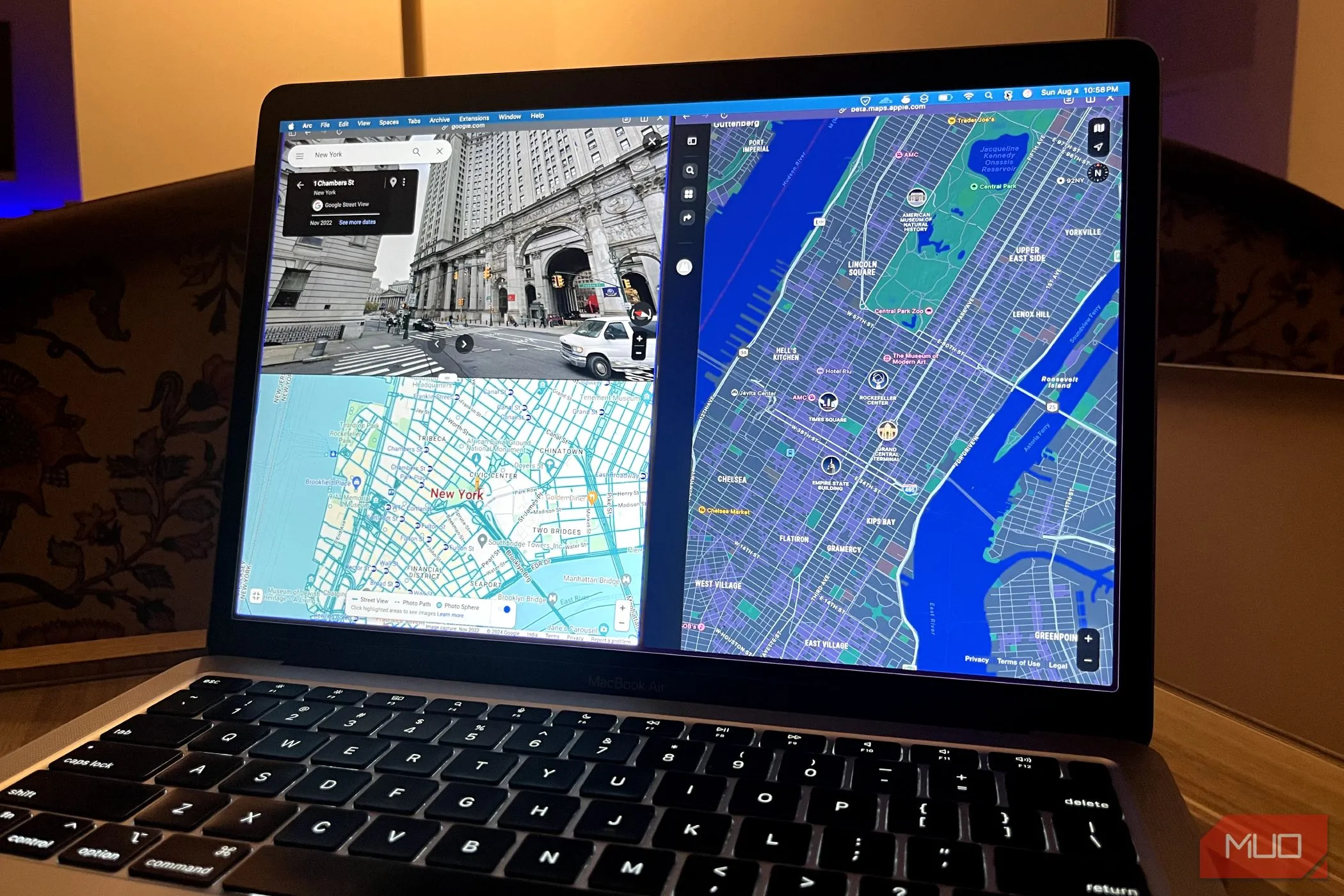 So sánh giao diện Google Maps và Apple Maps cùng lúc trên trình duyệt của MacBook Air.