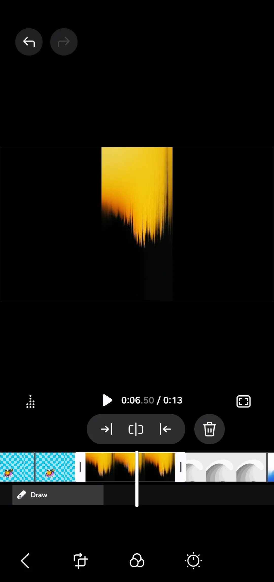 Biểu tượng cắt (Split) và xóa (Trash) clip trên thanh công cụ của Samsung Studio, giúp chỉnh sửa video dễ dàng.