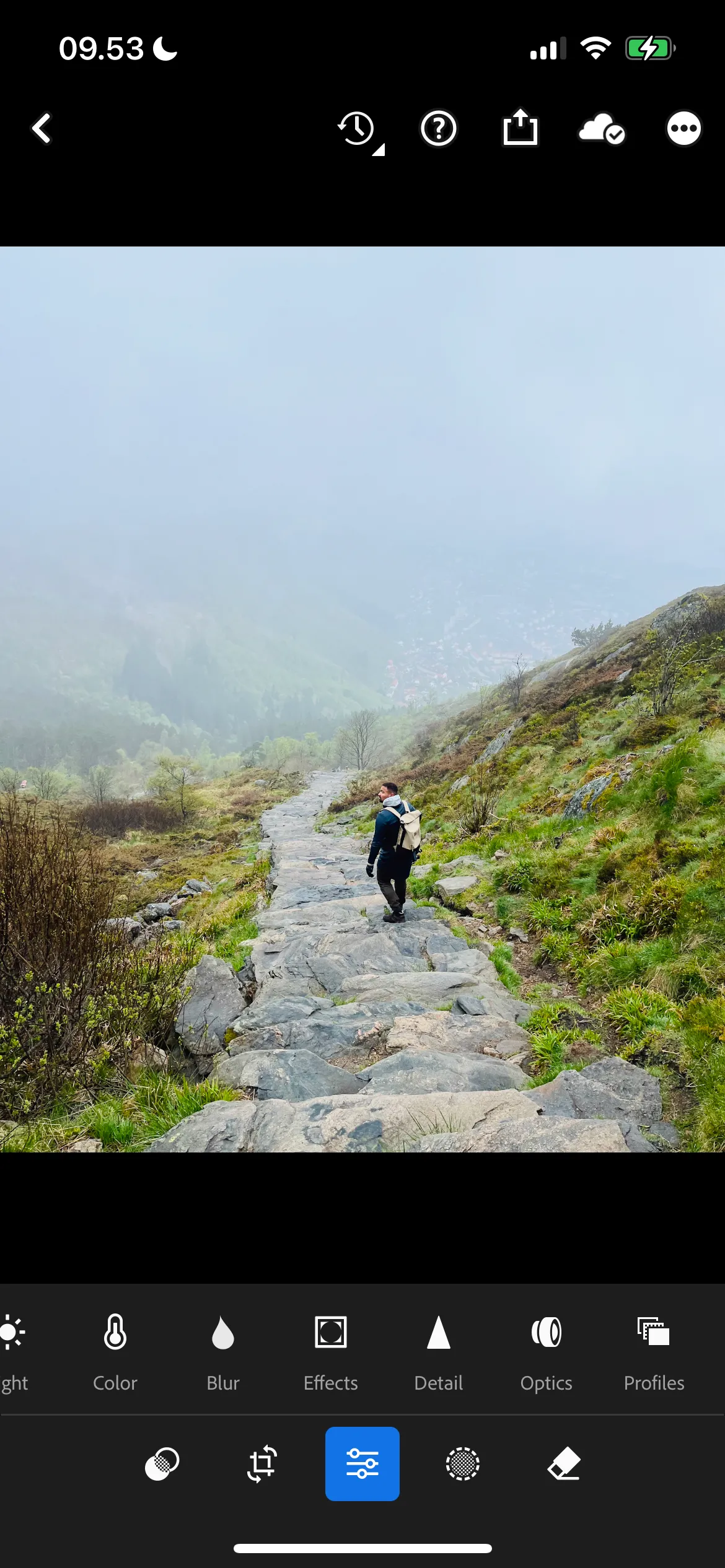 Biểu tượng lưu preset (bộ lọc) trong ứng dụng Lightroom trên thiết bị di động