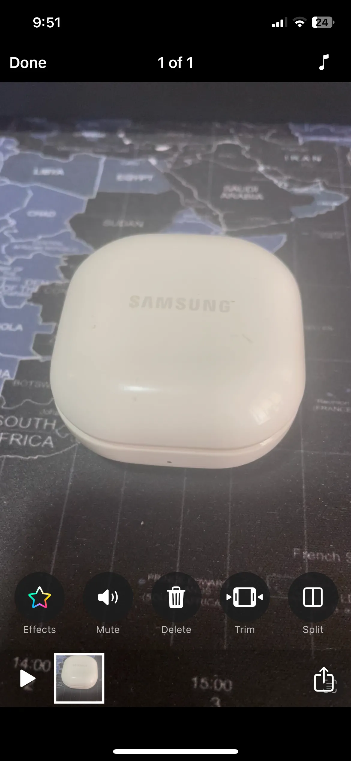Các tùy chọn chỉnh sửa trong ứng dụng Clips trên iPhone.