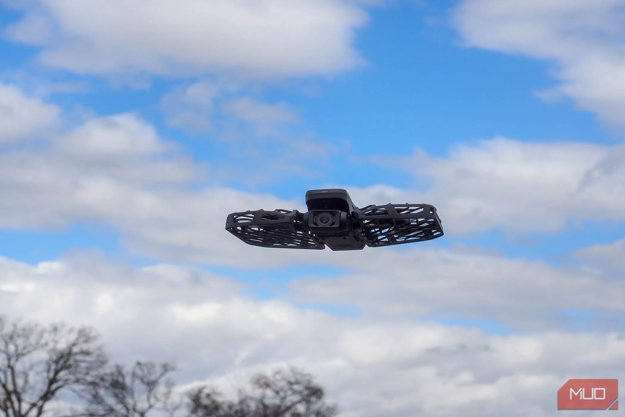 Cận cảnh chi tiết flycam HOVERAir X1 Promax, thể hiện thiết kế