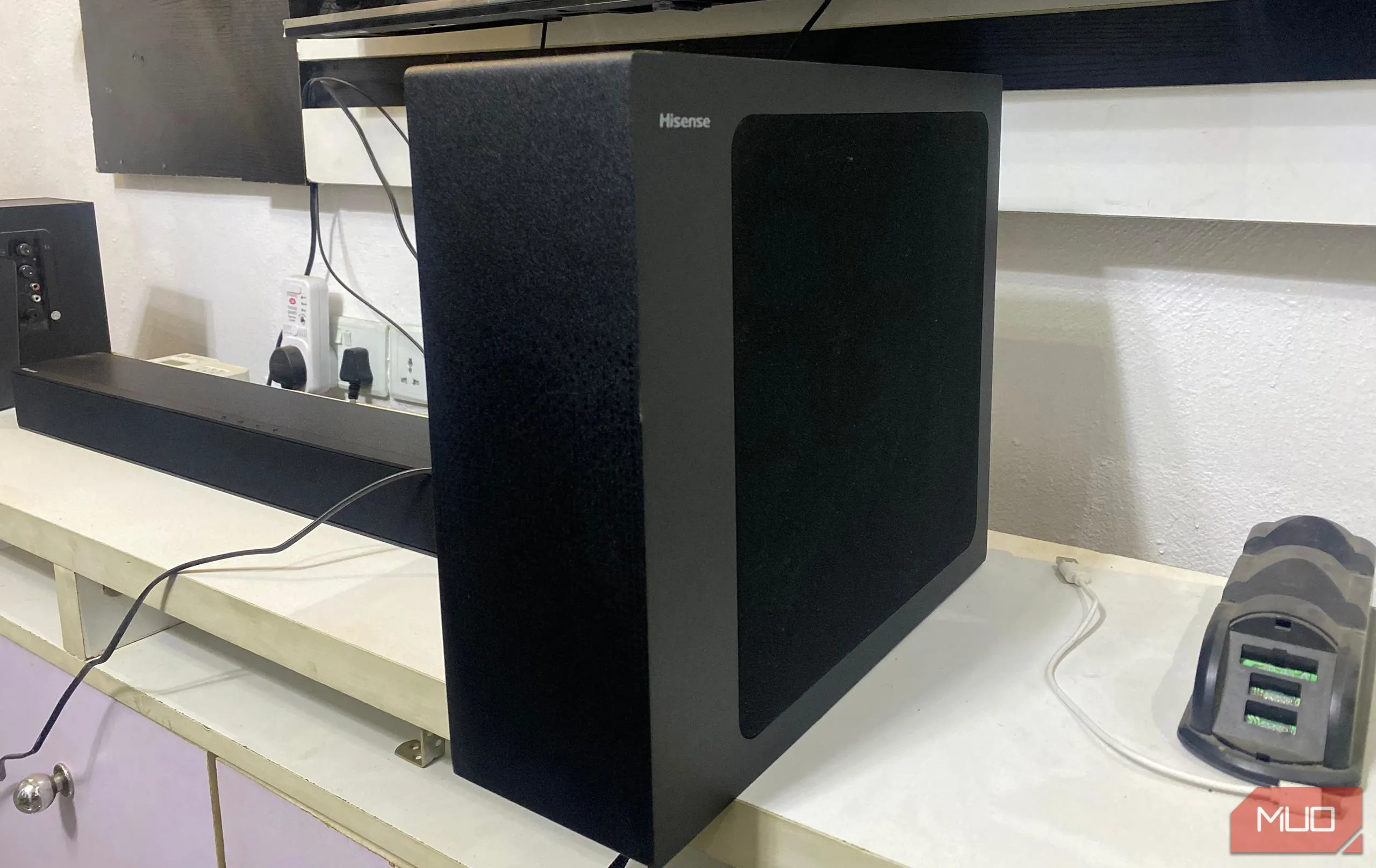 Cận cảnh loa siêu trầm không dây Hisense HS2100