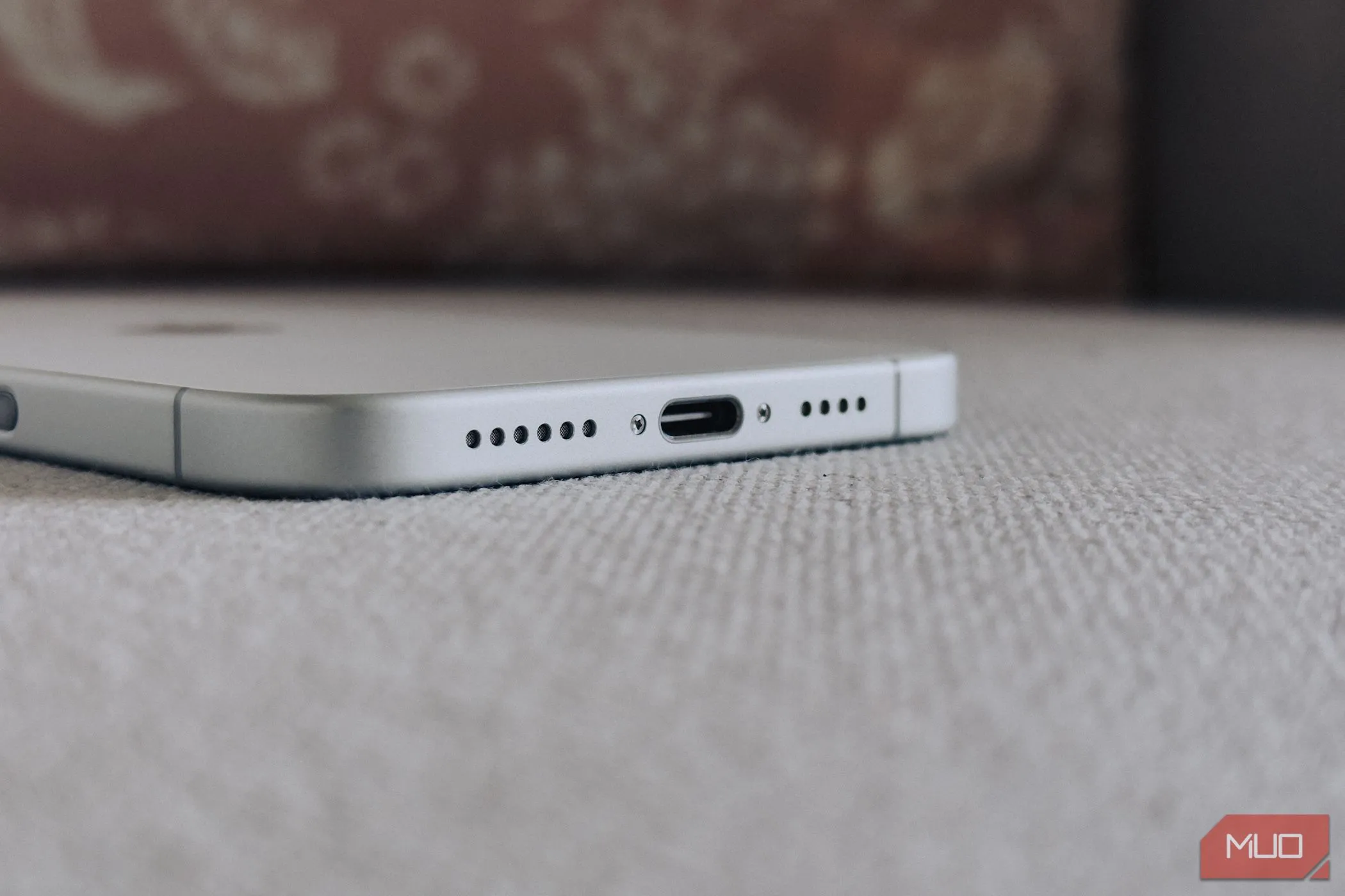 Cổng USB-C trên iPhone 16 Plus, biểu tượng của sự thay đổi cổng sạc iPhone