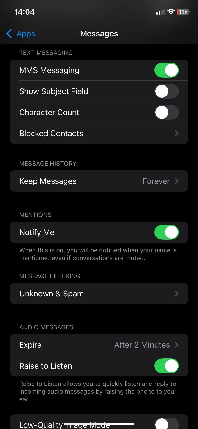 Giao diện cài đặt Tin nhắn trên iPhone, hiển thị tùy chọn 'Lưu Tin nhắn'