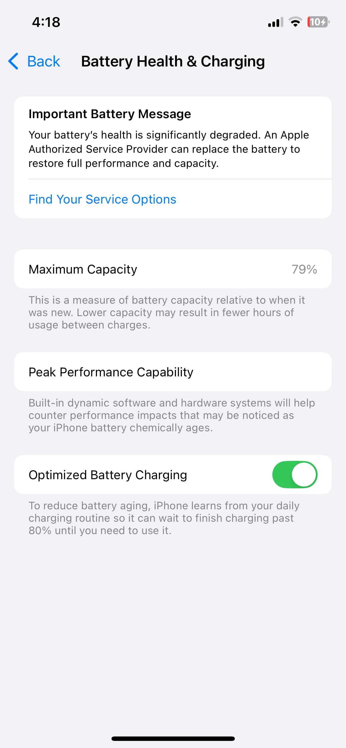Giao diện cài đặt Tình trạng pin và Sạc pin trên iPhone, bao gồm tùy chọn Sạc pin được tối ưu hóa giúp kéo dài tuổi thọ pin.