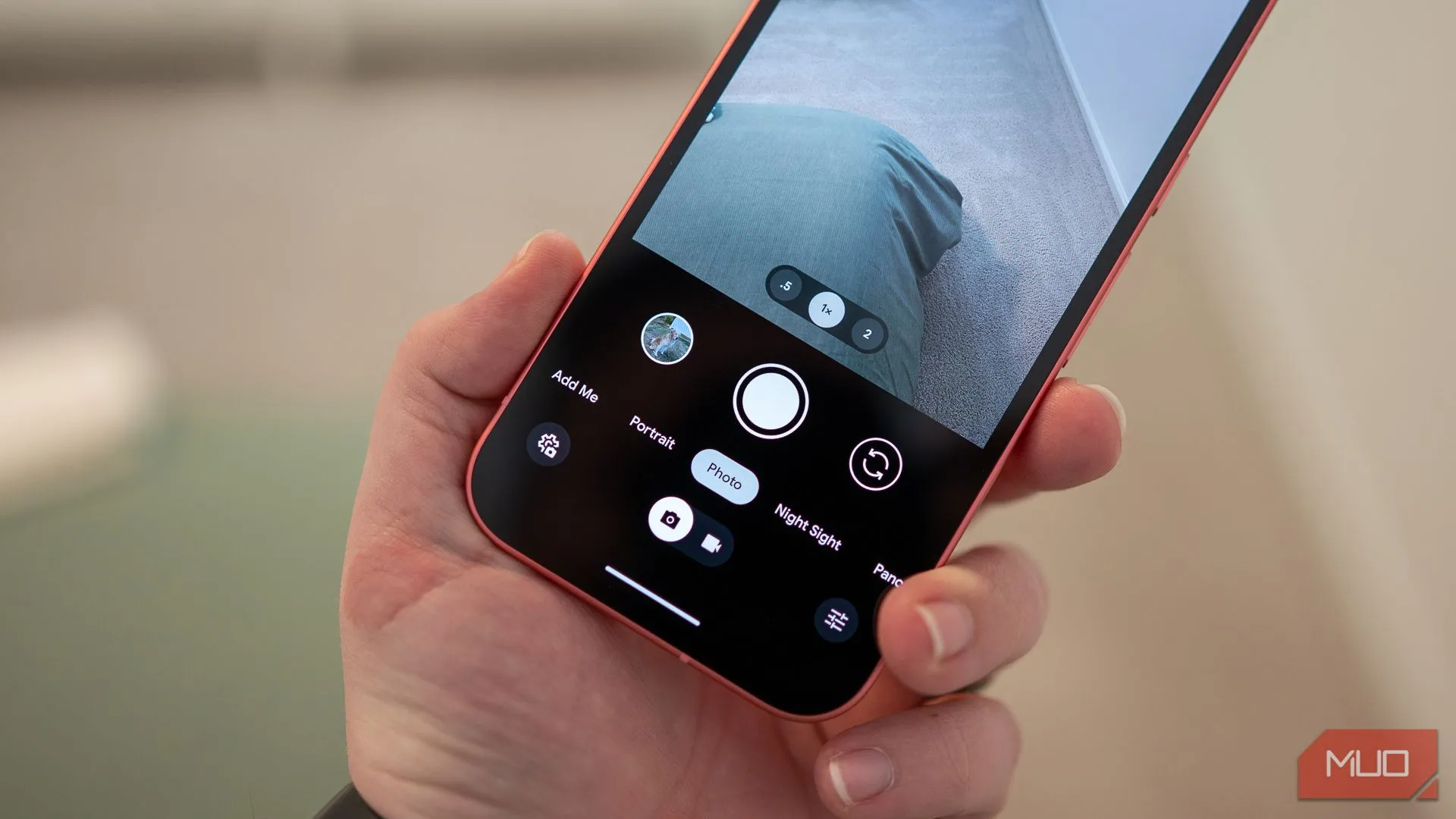 Giao diện điều khiển camera và cài đặt ảnh trên Google Pixel 9a, làm nổi bật khả năng chụp và chỉnh sửa ảnh AI.