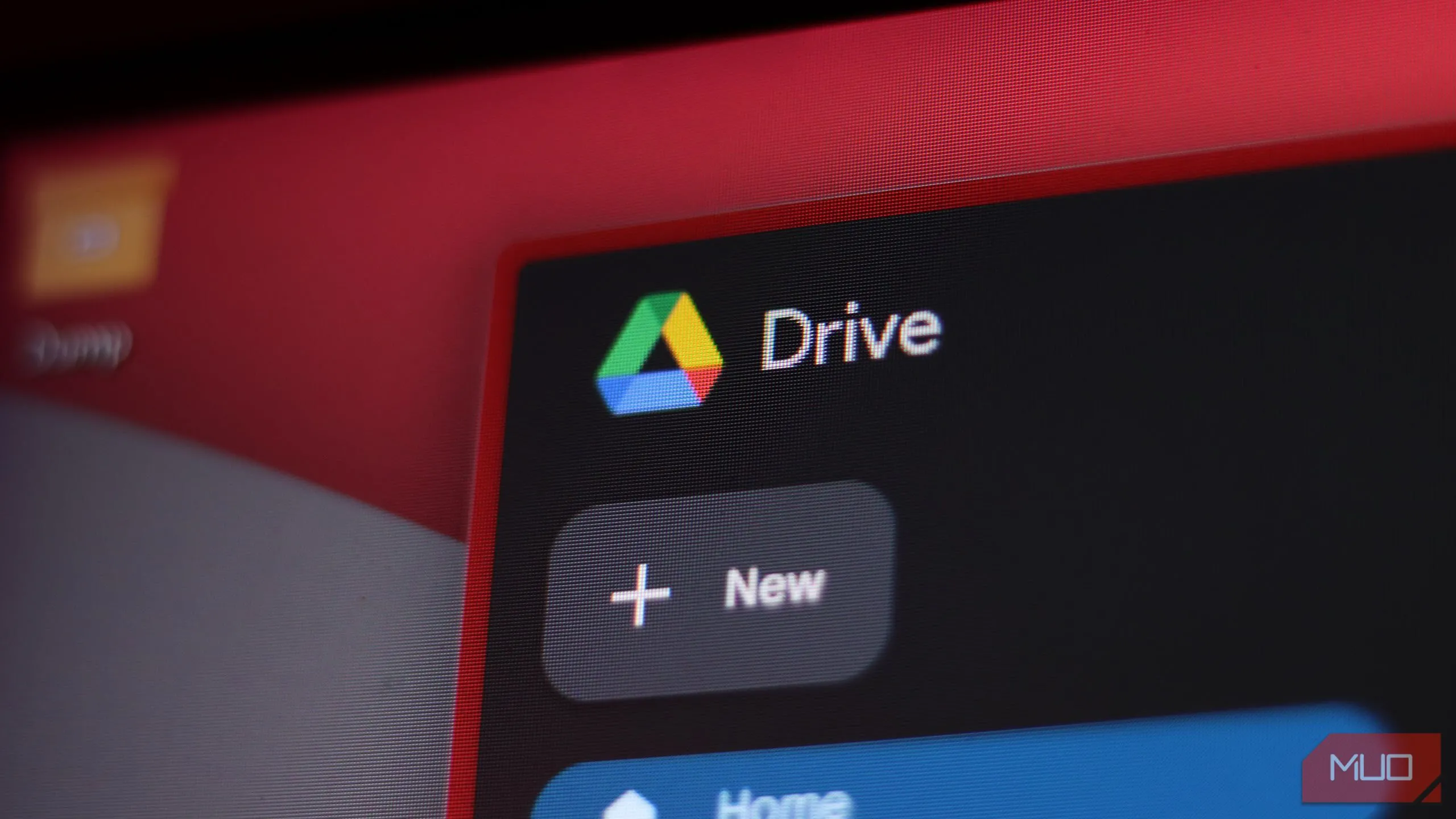 Giao diện Google Drive hiển thị trên trình duyệt web, minh họa khả năng truy cập tài liệu từ mọi thiết bị.