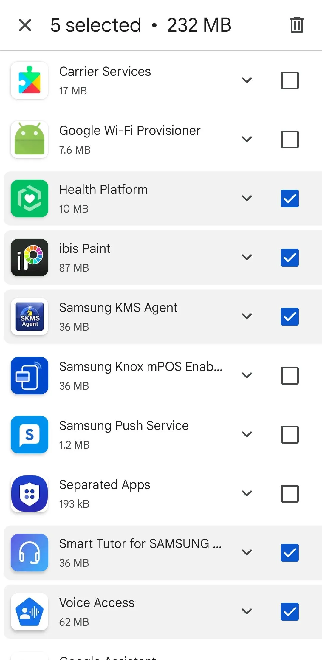 Giao diện quản lý ứng dụng trong Google Play Store với các ứng dụng đã chọn để gỡ cài đặt hàng loạt