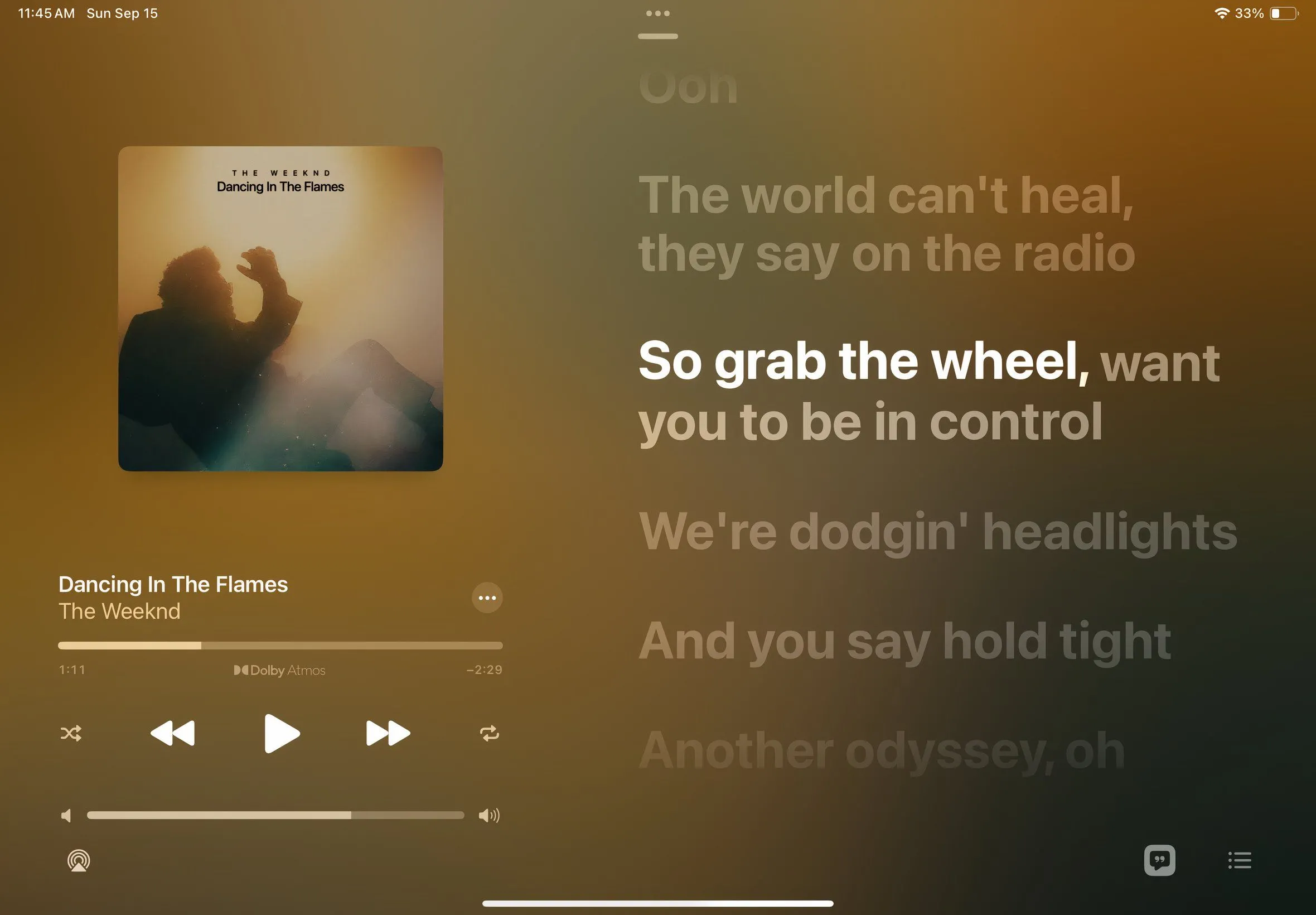 Giao diện tính năng Apple Music Sing hiển thị lời bài hát theo thời gian thực cho trải nghiệm hát karaoke.