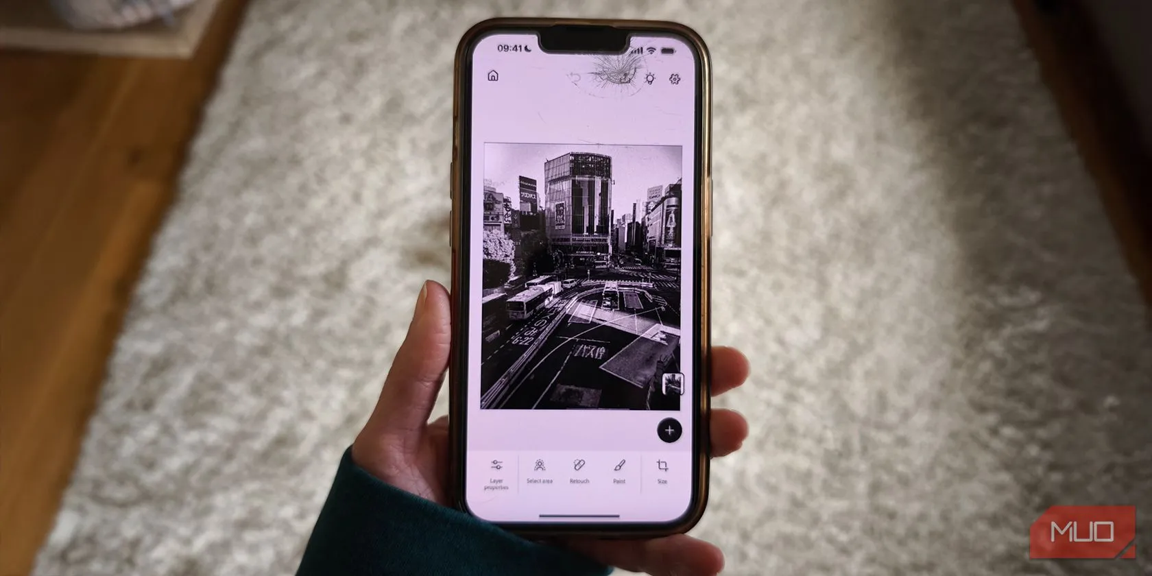 Giao diện ứng dụng Adobe Photoshop Mobile trên iPhone, thể hiện chất lượng ứng dụng vượt trội của iOS