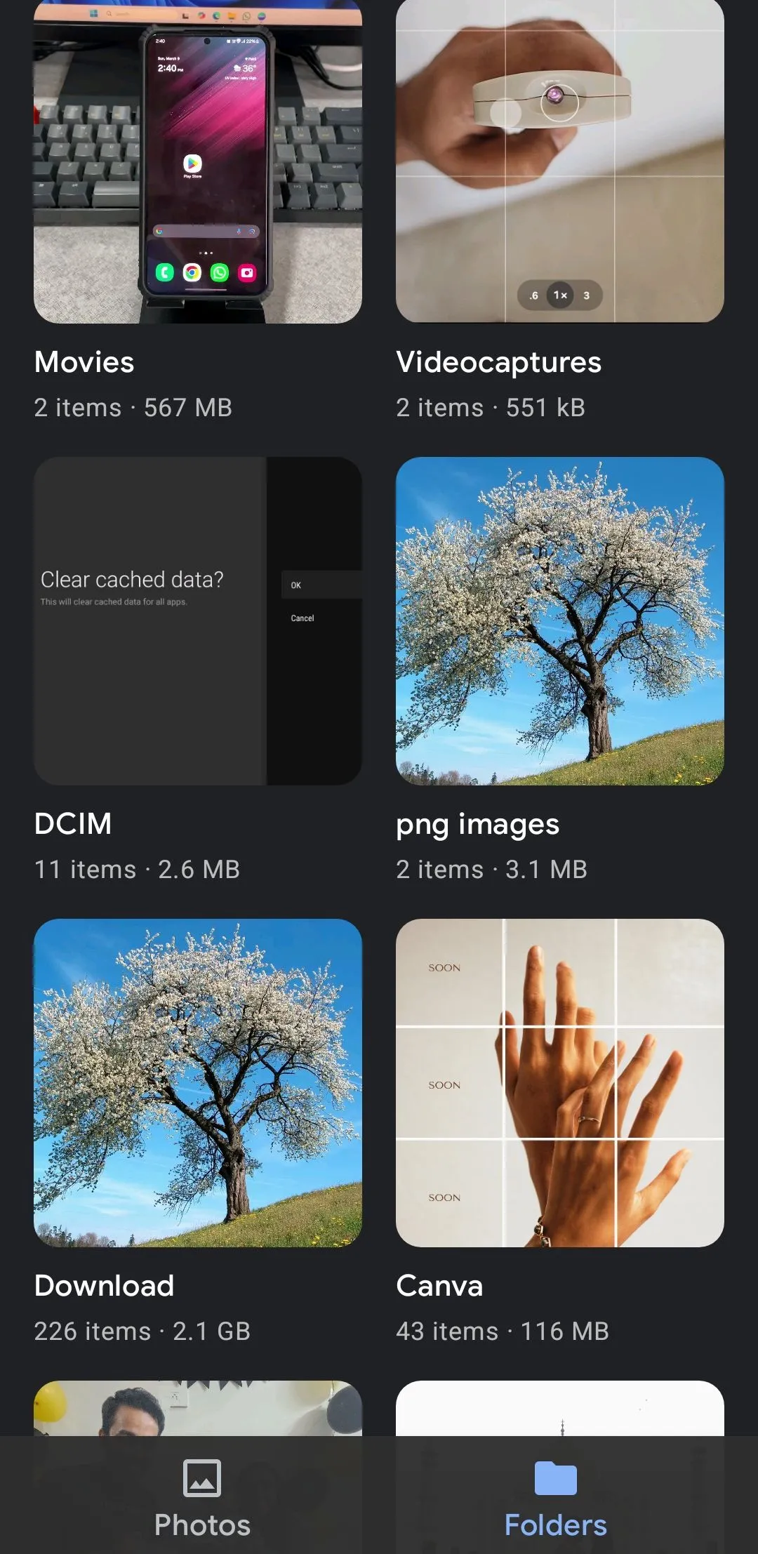 Giao diện ứng dụng Google Gallery Go trên điện thoại Android, hiển thị các thư mục ảnh được sắp xếp gọn gàng.