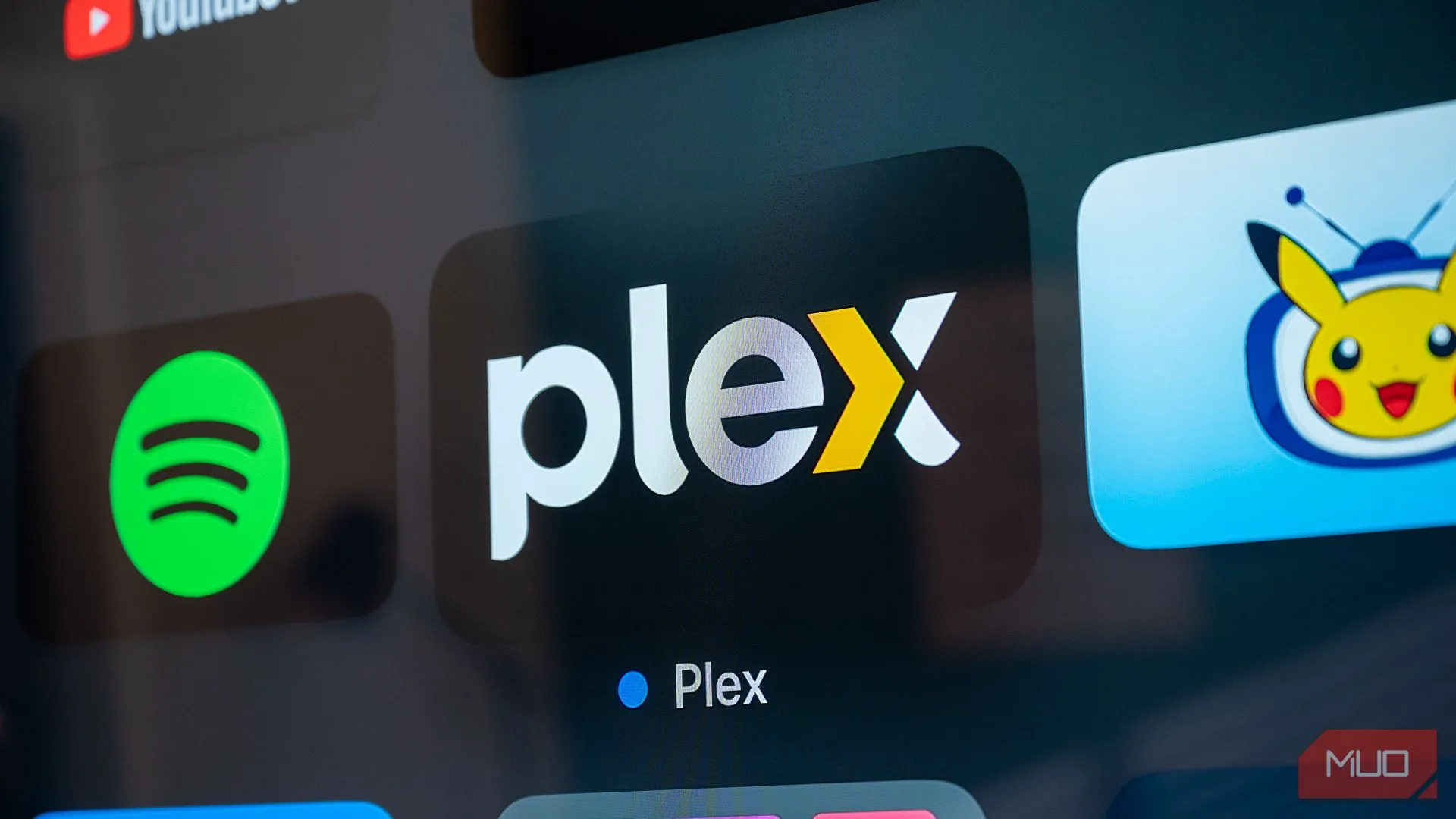 Giao diện ứng dụng Plex trên Apple TV, biểu tượng của nền tảng truyền hình trực tuyến miễn phí.