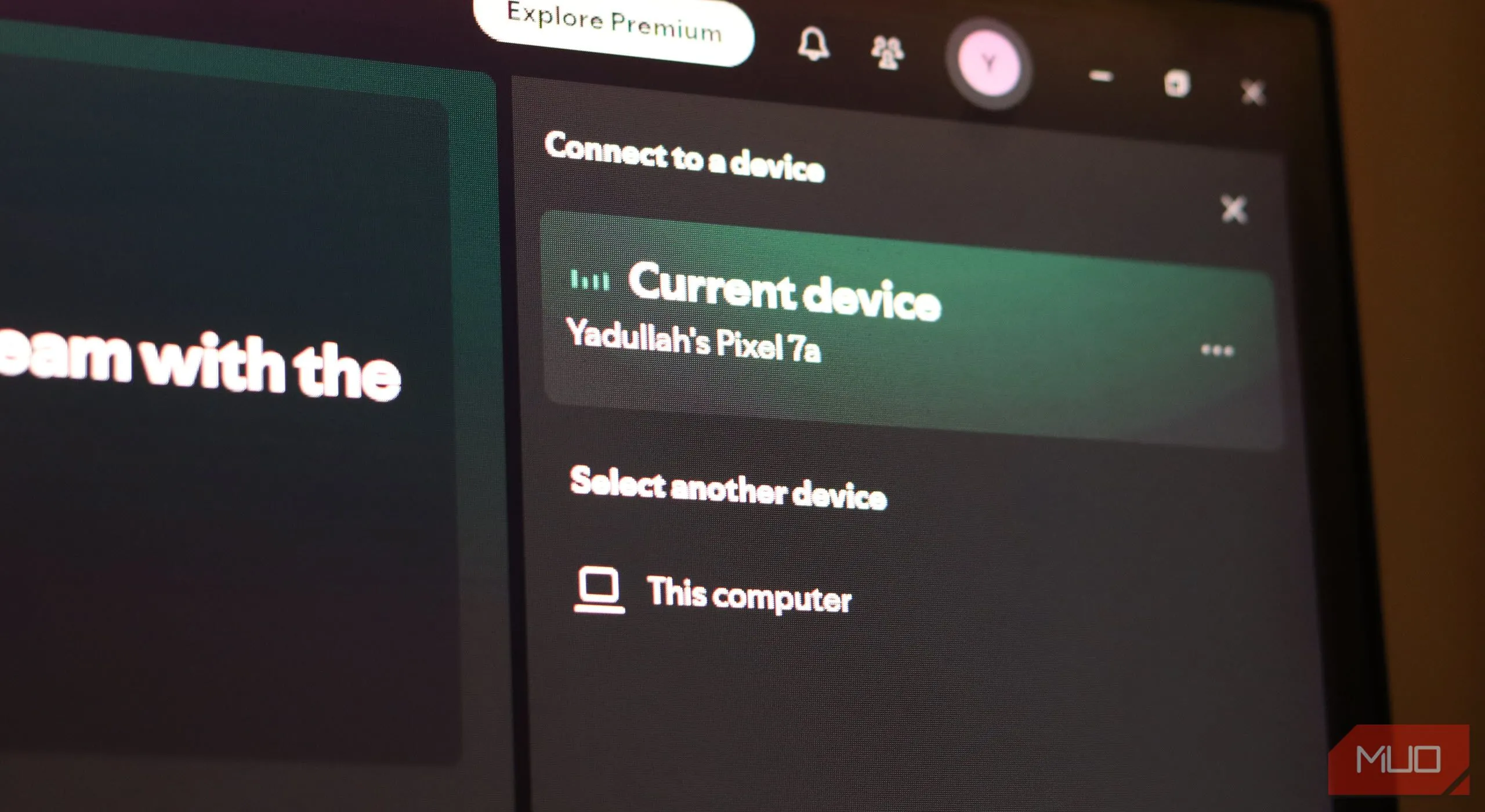 Giao diện ứng dụng Spotify trên máy tính hiển thị danh sách các thiết bị có thể kết nối thông qua Spotify Connect.