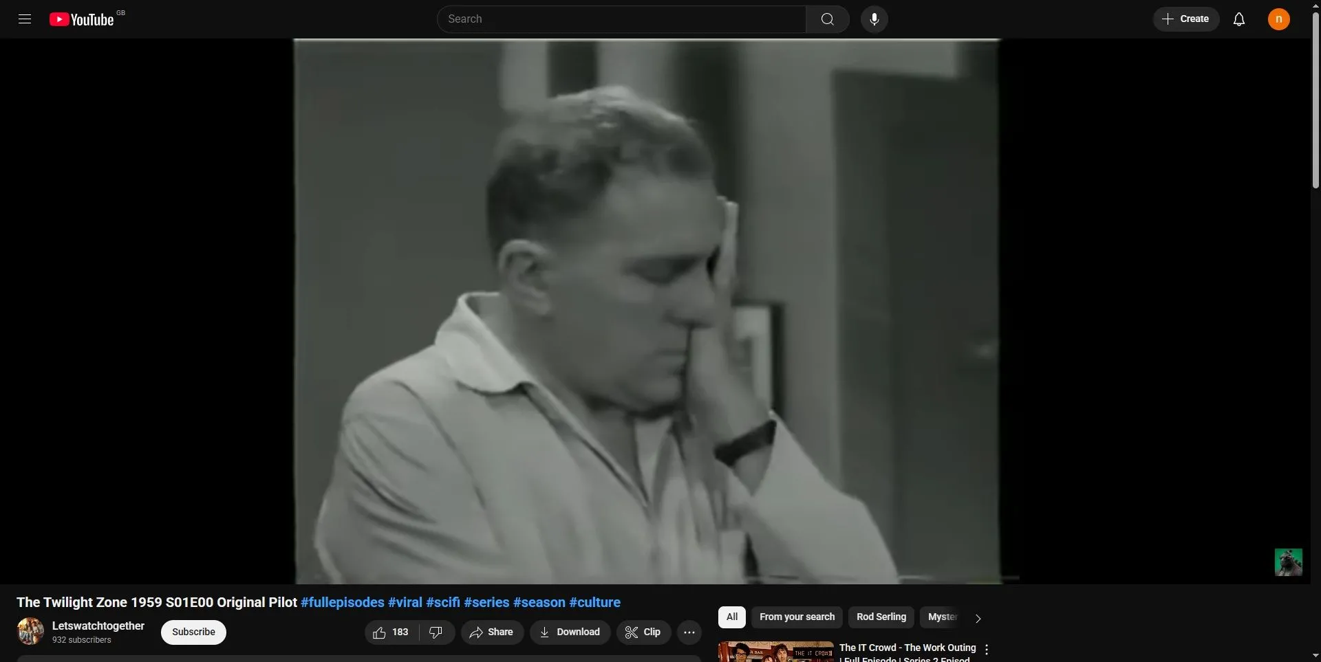 Giao diện YouTube hiển thị tập đầu tiên của The Twilight Zone năm 1959.