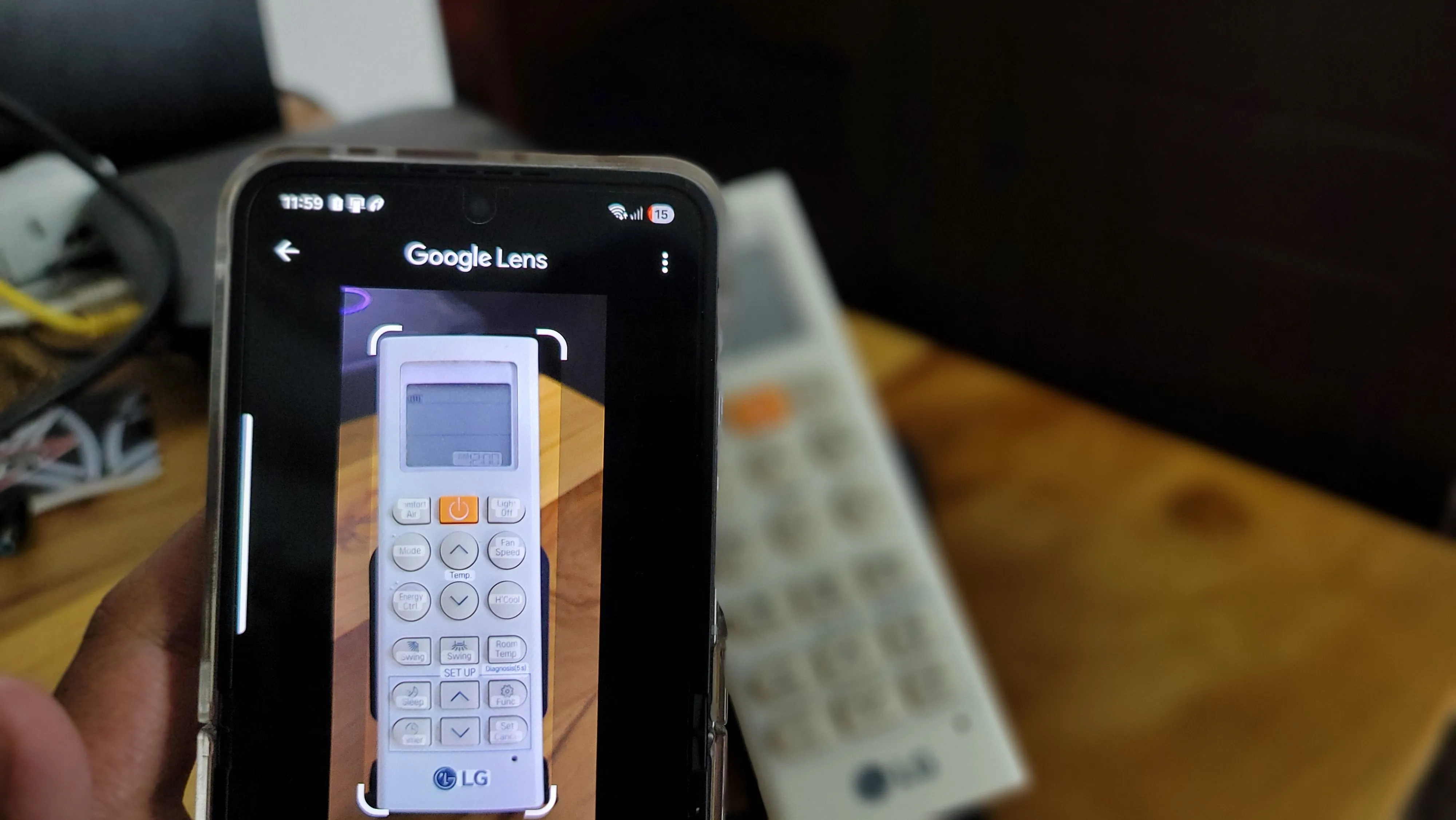 Google Lens nhận diện thiết bị điện tử như điều khiển điều hòa để tìm hướng dẫn sử dụng