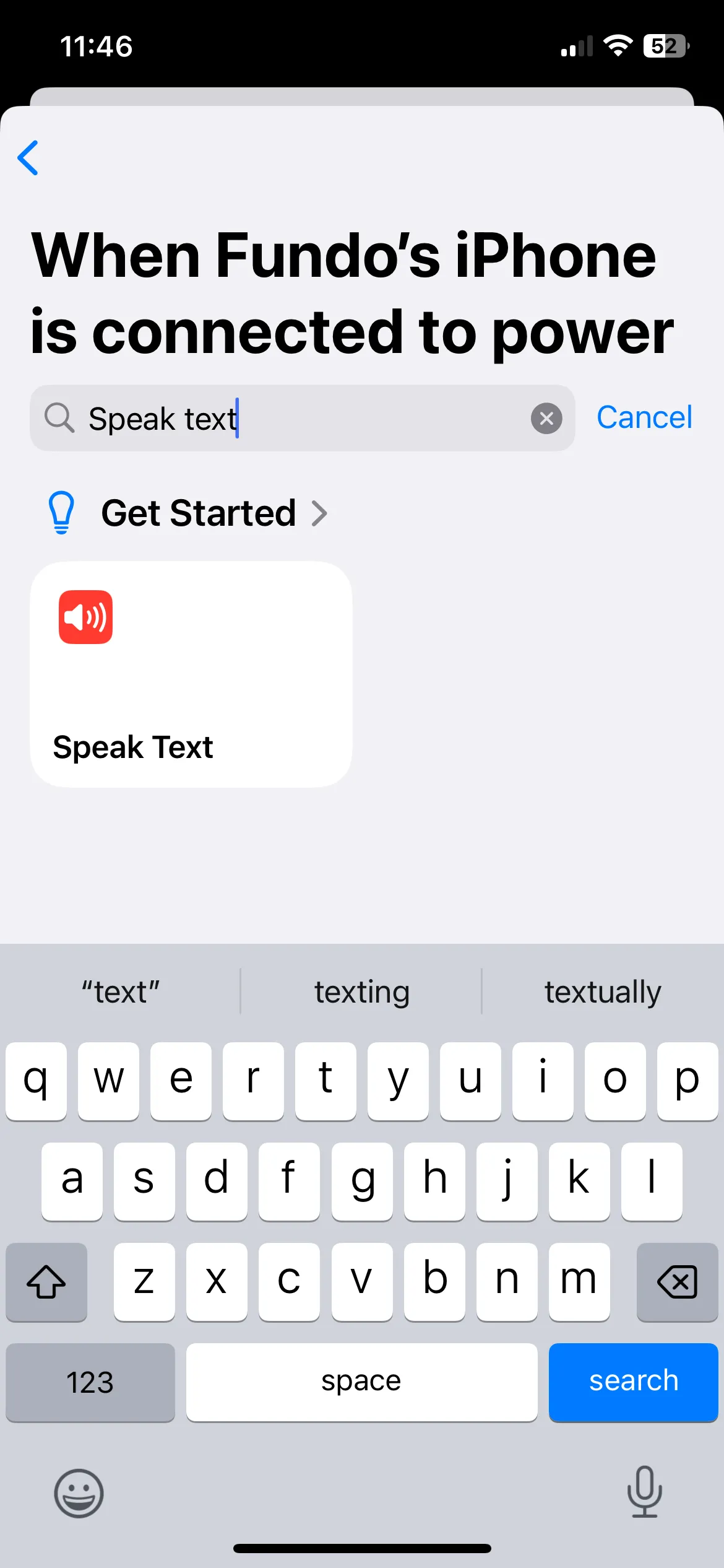 Hành động &quot;Đọc Văn Bản&quot; trong ứng dụng Phím tắt trên iPhone, cho phép Siri đọc nội dung tùy chỉnh khi thiết bị sạc pin.