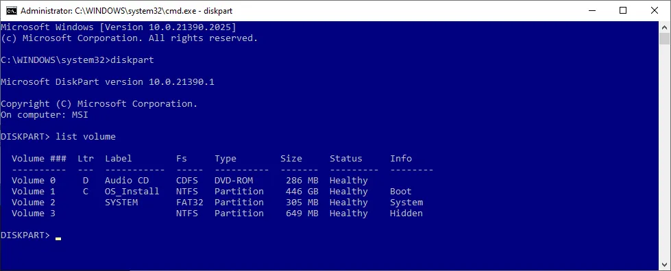 Hiển thị danh sách các ổ đĩa và phân vùng bằng lệnh &quot;list volume&quot; trong Command Prompt, sử dụng công cụ Diskpart.