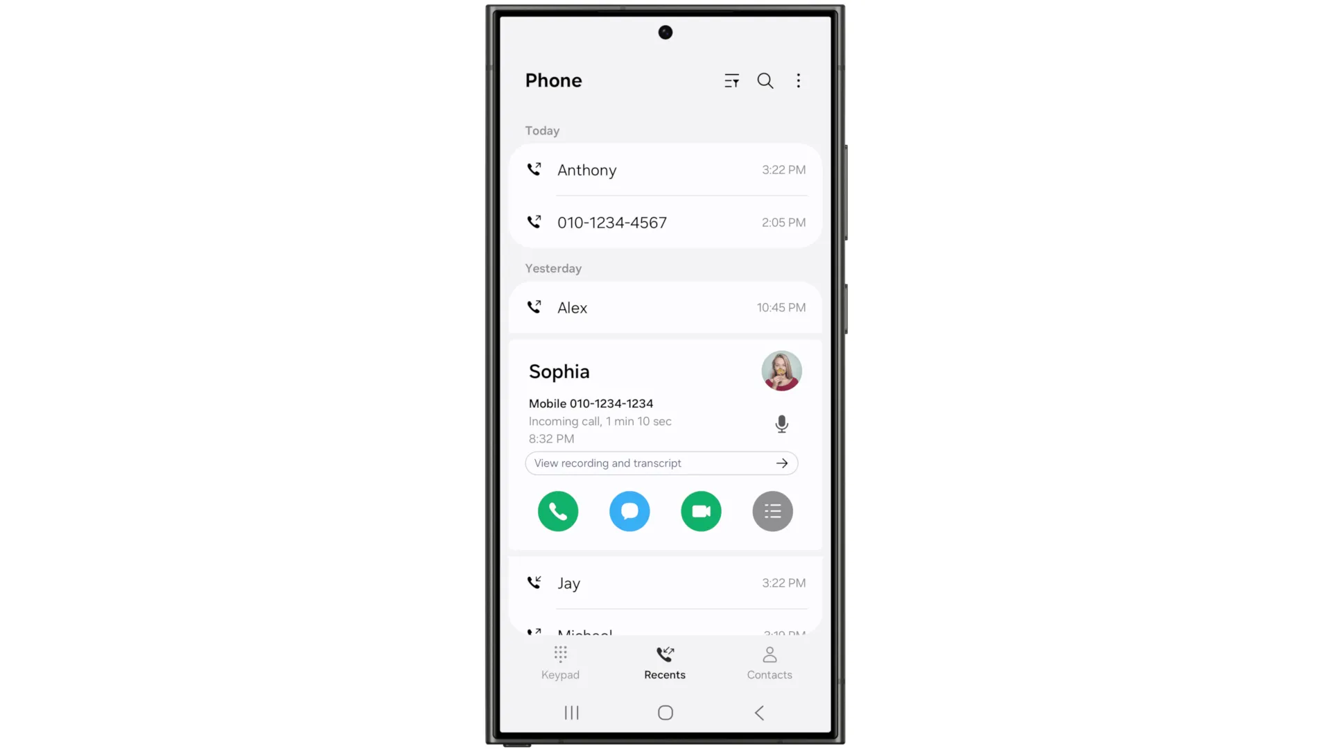 Hình ảnh GIF động minh họa tính năng ghi âm và phiên âm cuộc gọi tự động trên One UI 7, hỗ trợ nhiều ngôn ngữ với Galaxy AI.