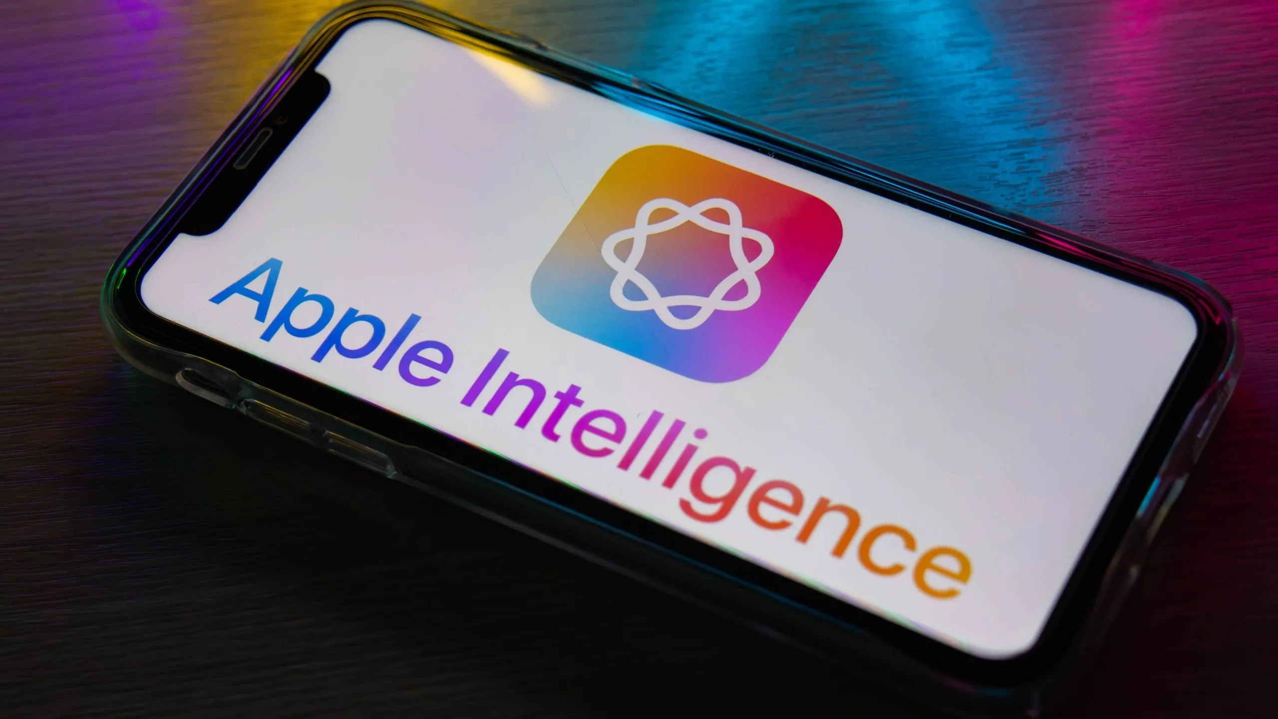 Logo Apple Intelligence hiển thị trên màn hình iPhone, minh họa tính năng AI mới
