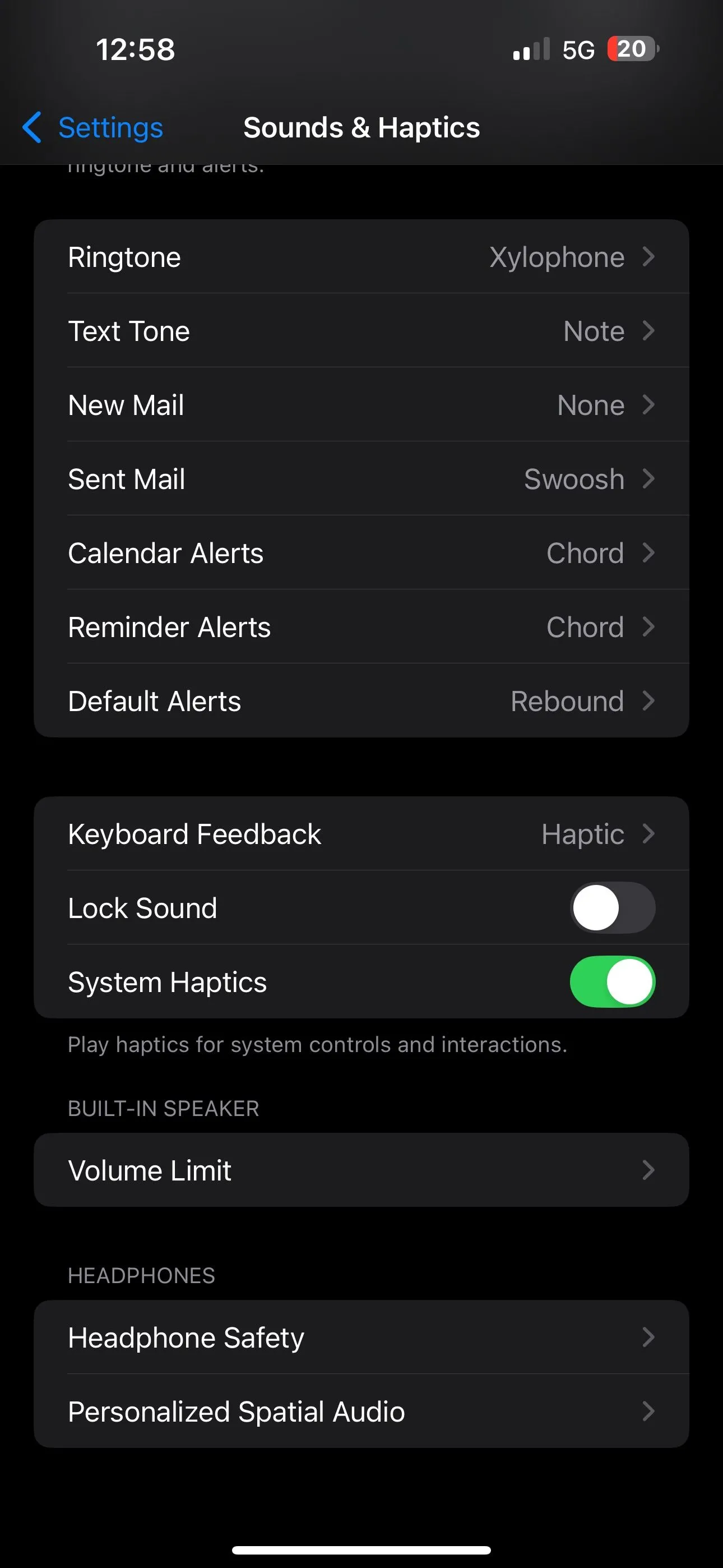 Màn hình cài đặt Giới hạn Âm lượng trong ứng dụng Cài đặt iPhone, hiển thị thanh trượt điều chỉnh mức âm lượng tối đa.