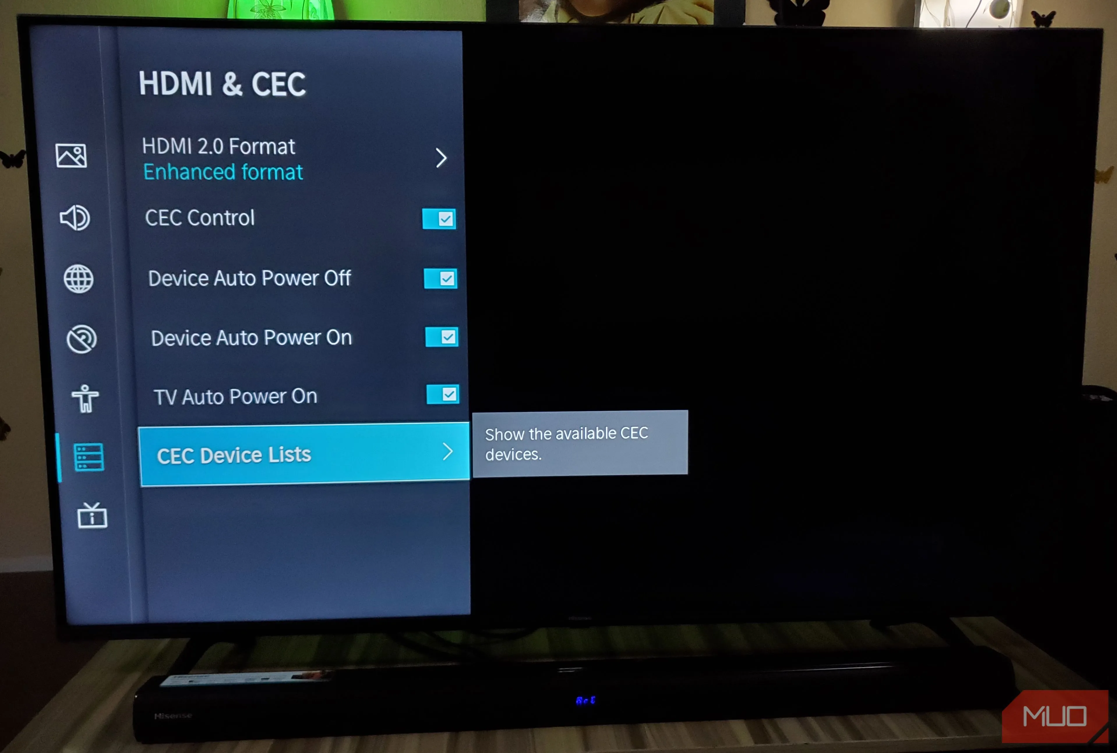 Màn hình cài đặt tính năng HDMI-CEC trên TV Hisense, cho phép điều khiển Smart TV bằng remote của thiết bị kết nối khác.