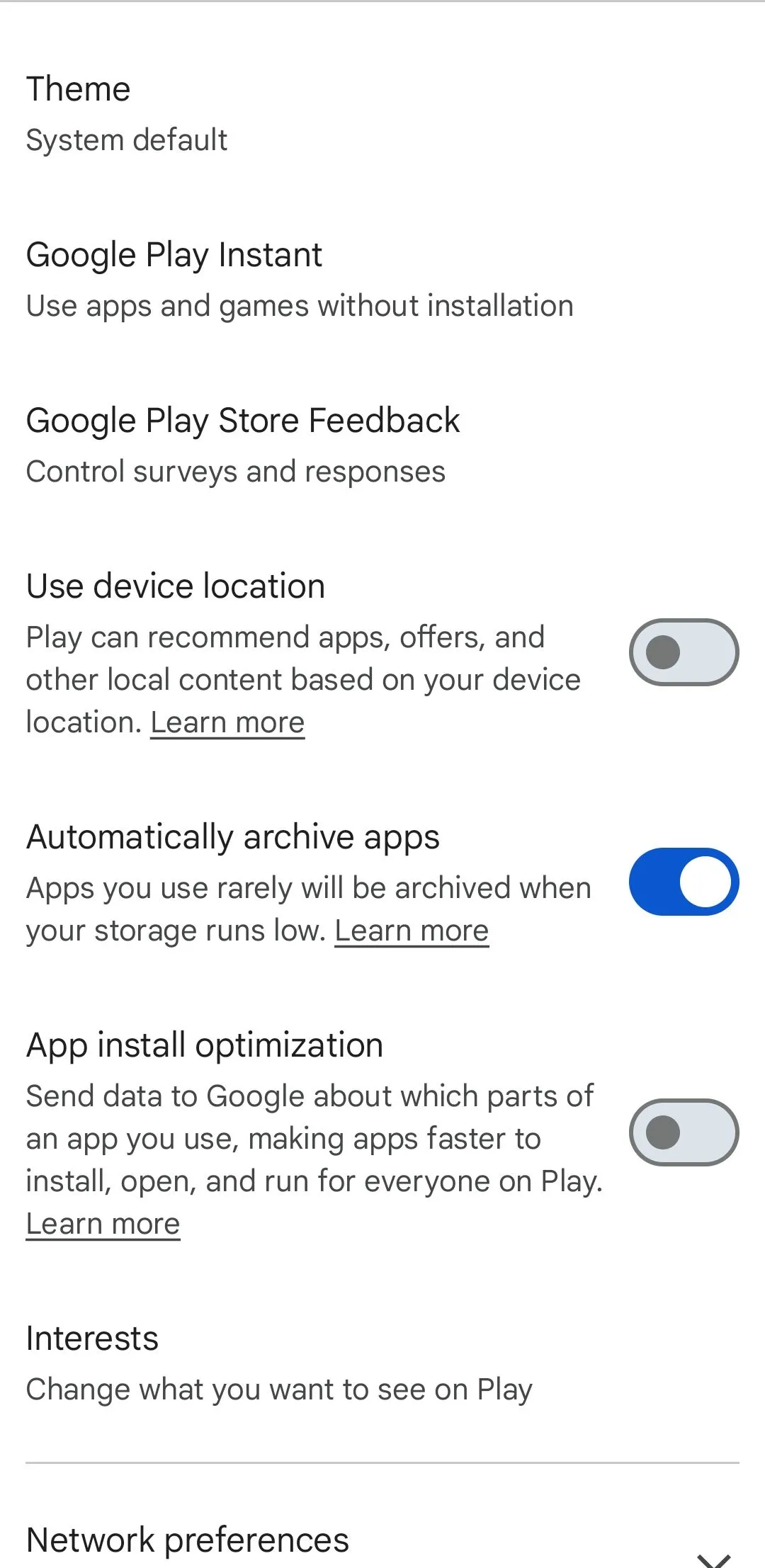 Màn hình cài đặt tính năng tự động lưu trữ ứng dụng trong Google Play Store trên thiết bị Android