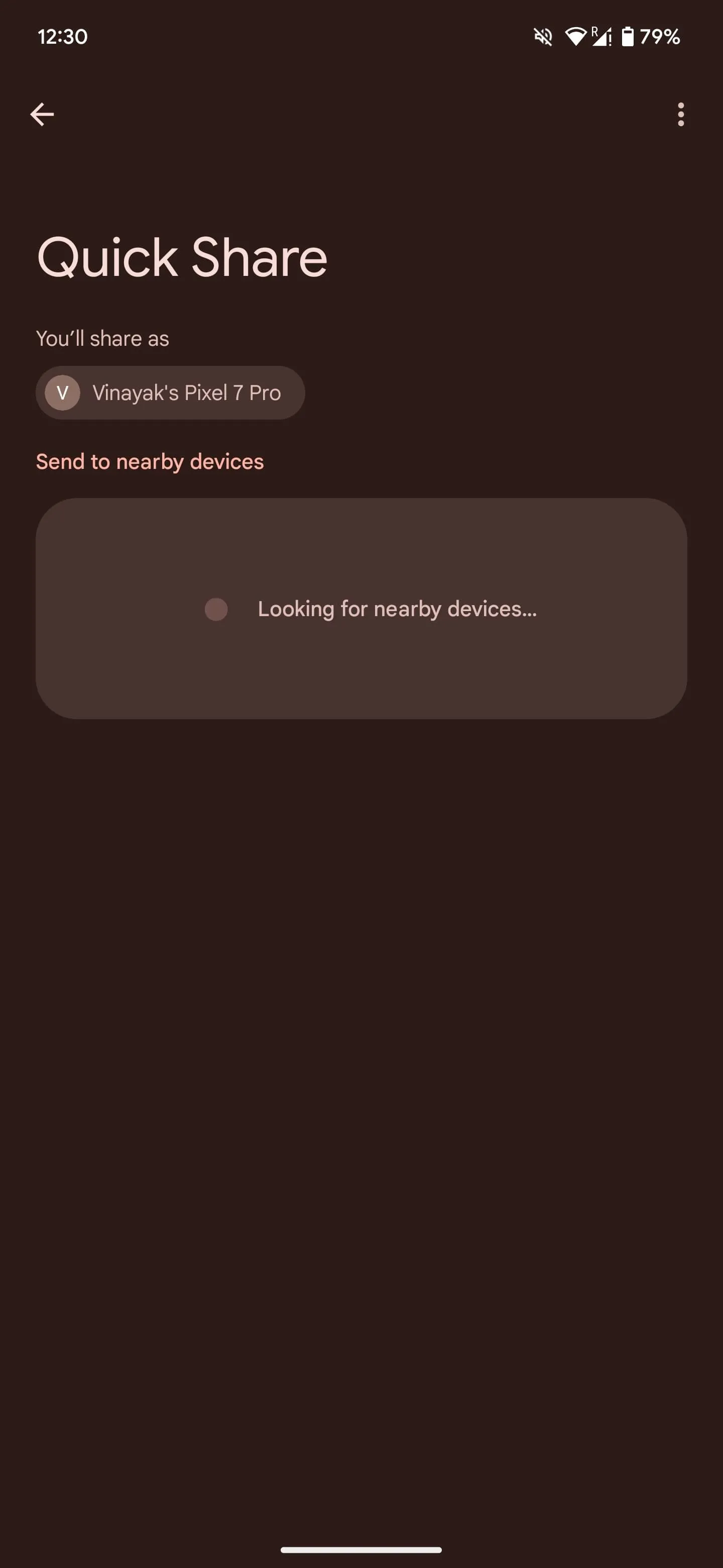 Màn hình Chia sẻ nhanh (Quick Share) đang tìm kiếm các thiết bị Android lân cận để chuyển tập tin.
