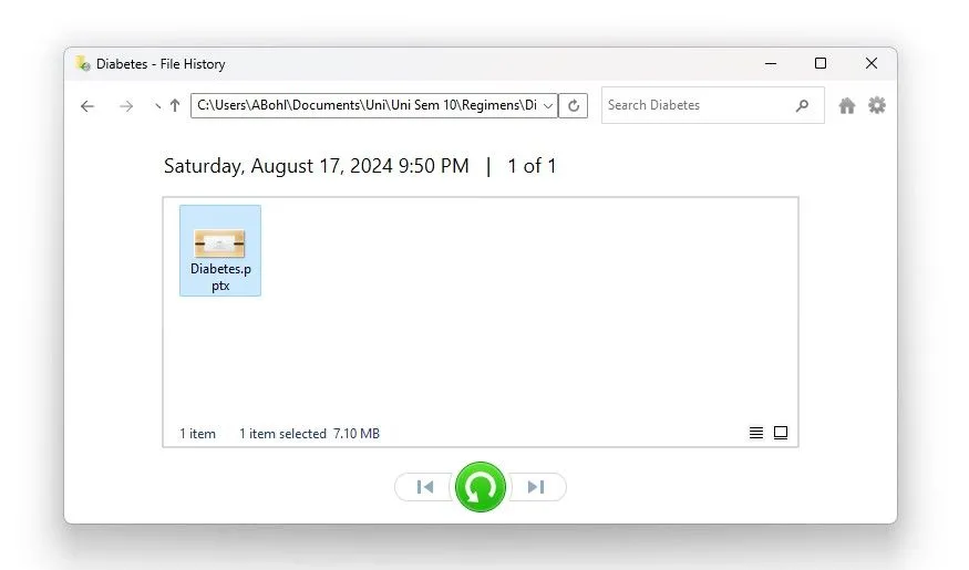 Màn hình hiển thị quá trình sử dụng tính năng Lịch Sử Tệp (File History) để khôi phục một tệp PowerPoint bị mất hoặc bị ghi đè.