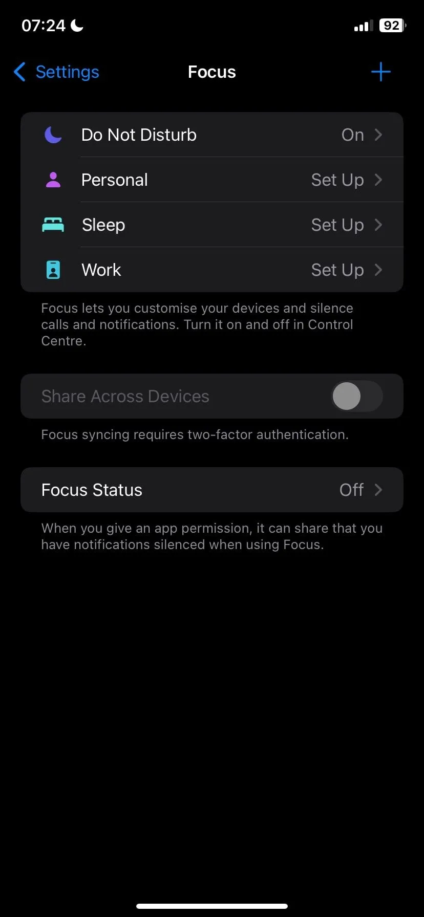 Màn hình quản lý các Chế độ Tập trung (Focus Modes) trên iPhone bao gồm Không làm phiền, Cá nhân, Ngủ, và Làm việc