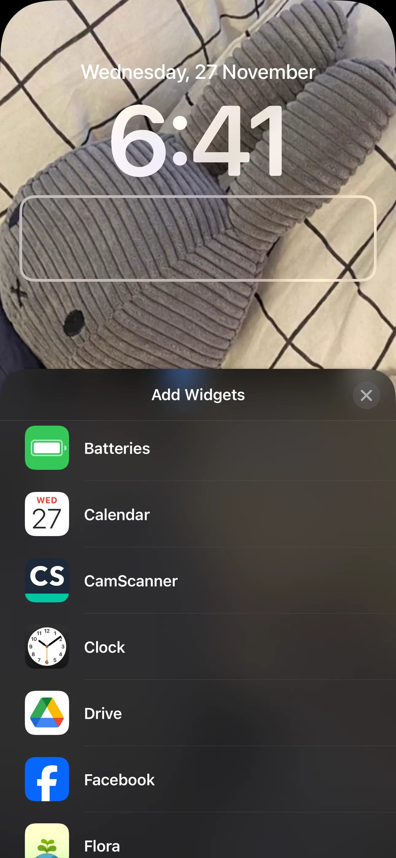Màn hình thêm widget vào màn hình khóa iPhone.
