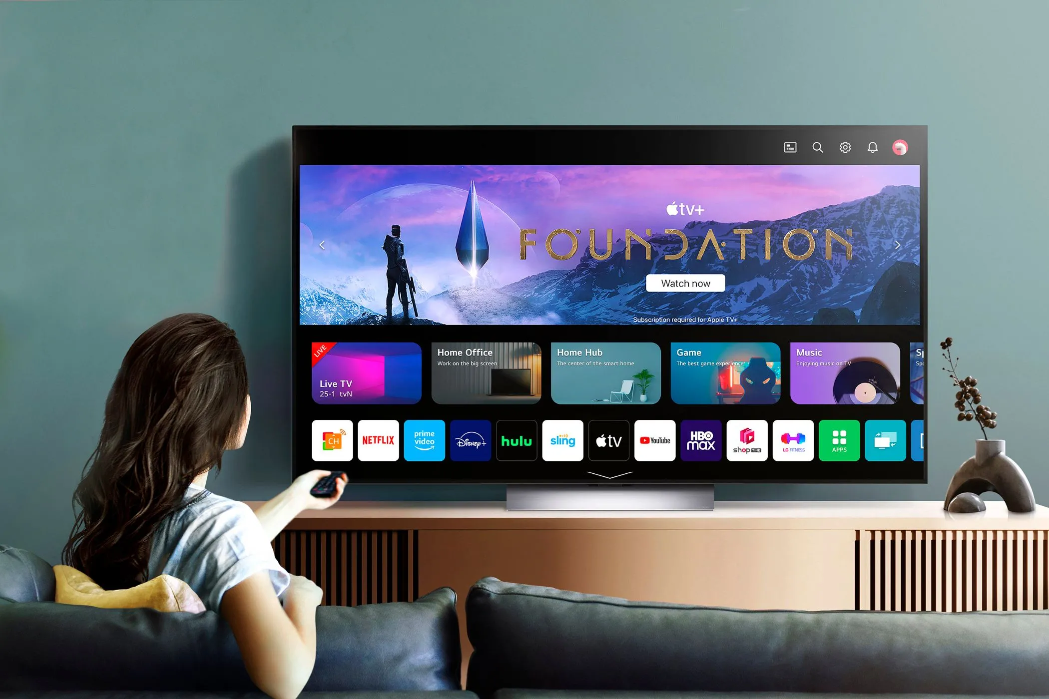 Màn hình TV thông minh LG hiển thị giao diện WebOS, minh họa rủi ro khi TV cũ không còn nhận cập nhật bảo mật.