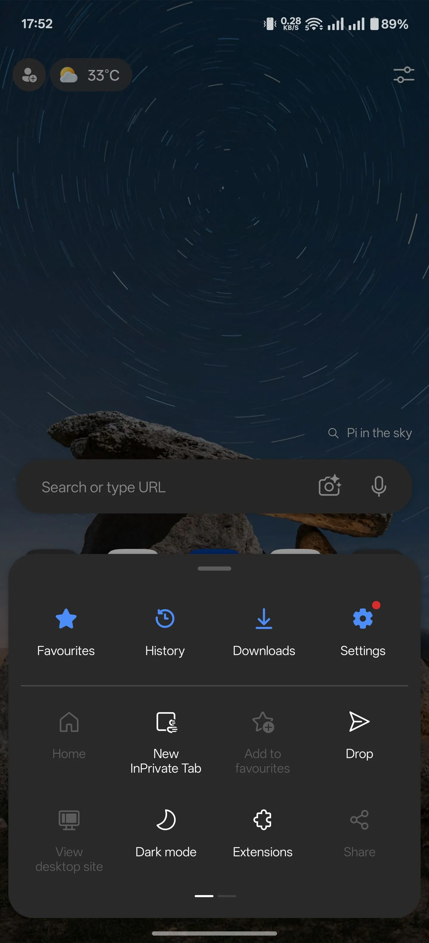 Menu tùy chọn của Microsoft Edge trên Android hiển thị mục Tiện ích mở rộng