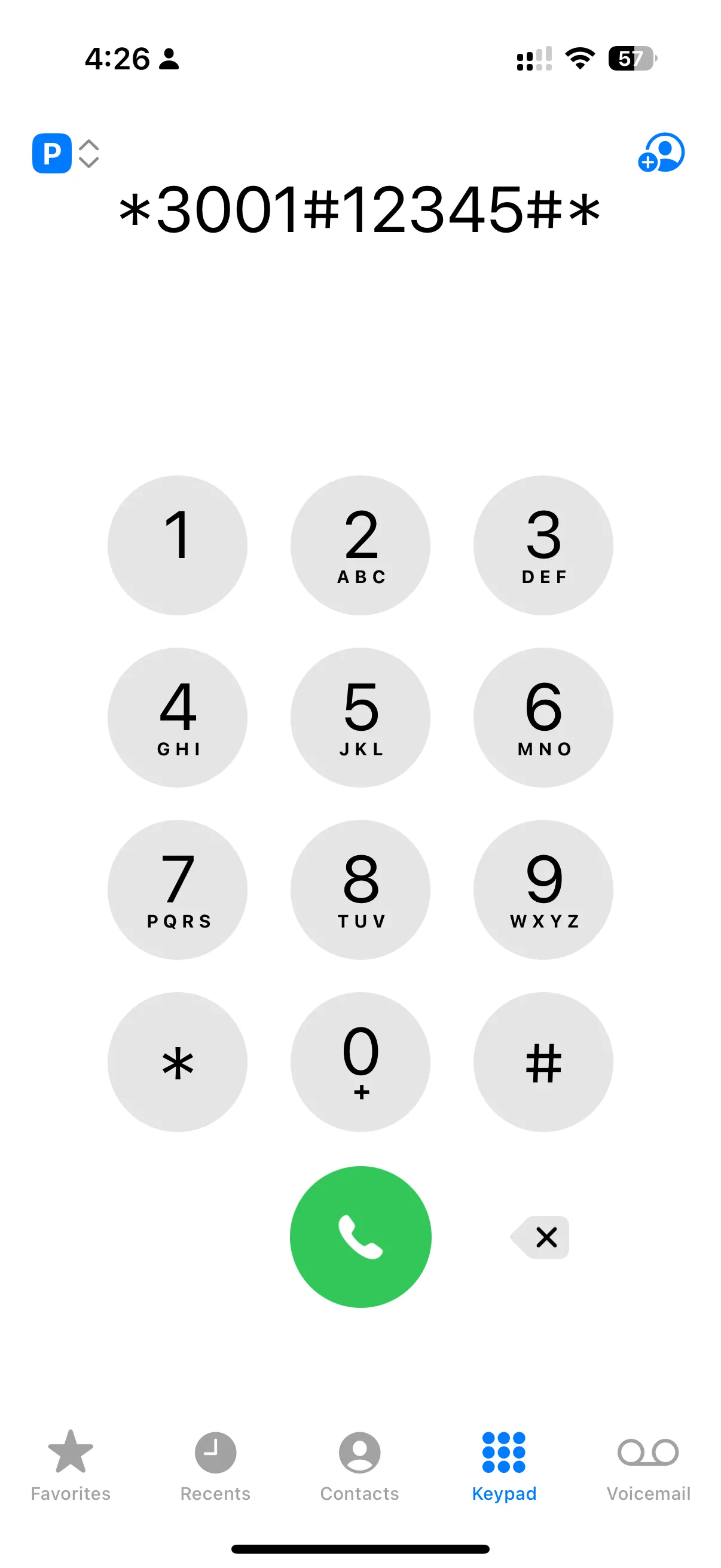 Người dùng đang quay số để truy cập Chế độ Kiểm tra Trường trên iPhone, hiển thị mã bí mật và giao diện gọi điện thoại.