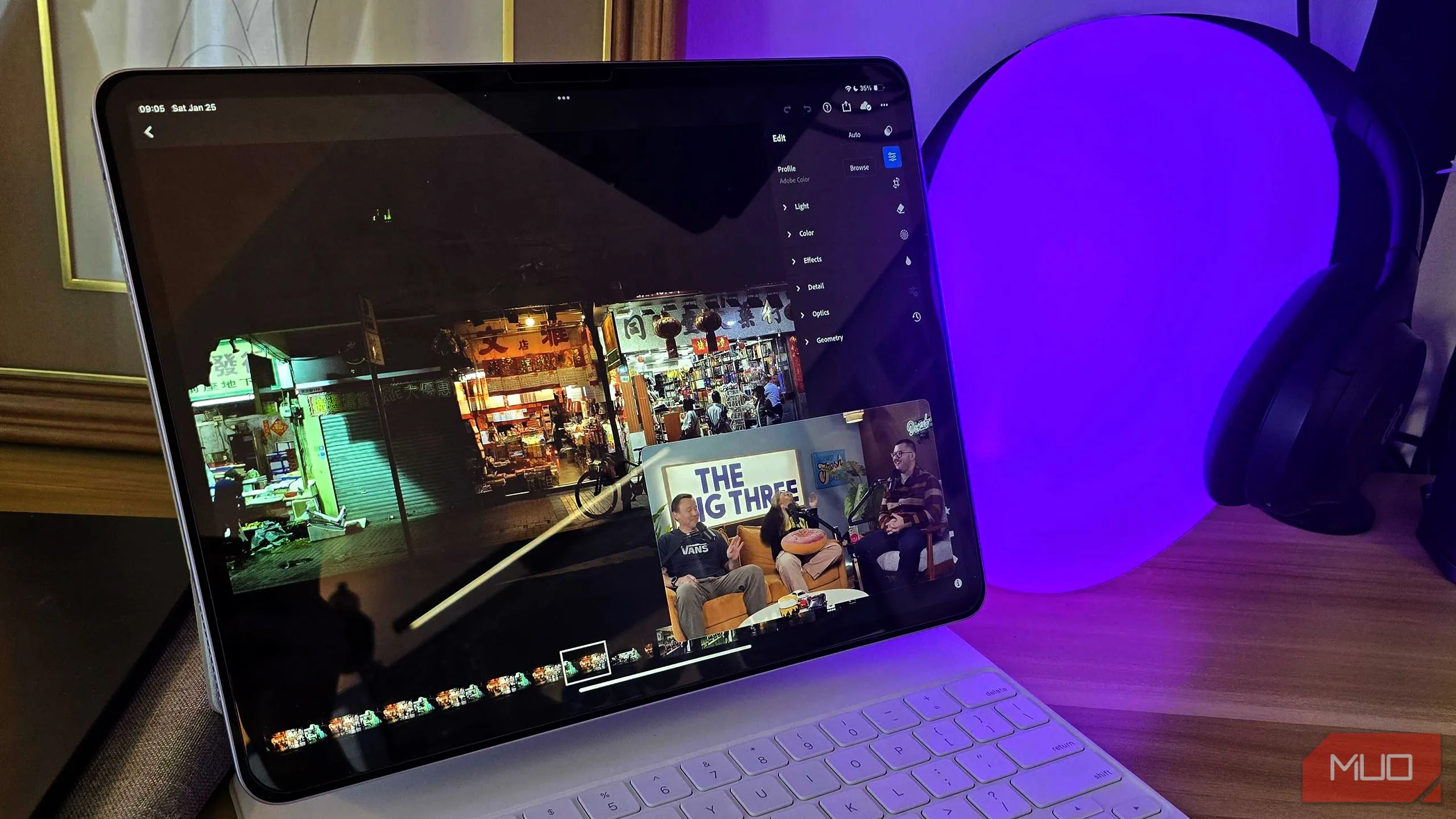 Người dùng xem podcast YouTube với tính năng phát nền trong khi chỉnh sửa ảnh trên Lightroom