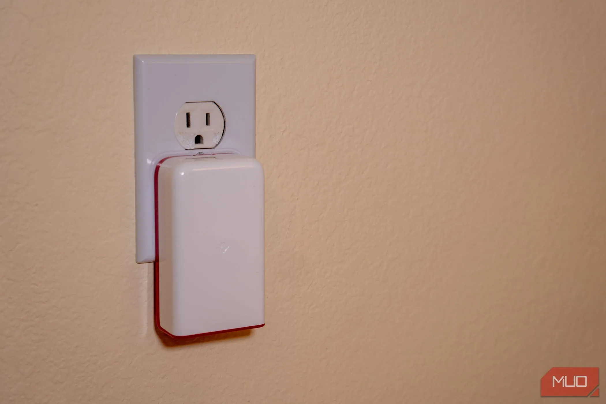 PlugBug 120 cắm vào ổ cắm tường không có dây cáp