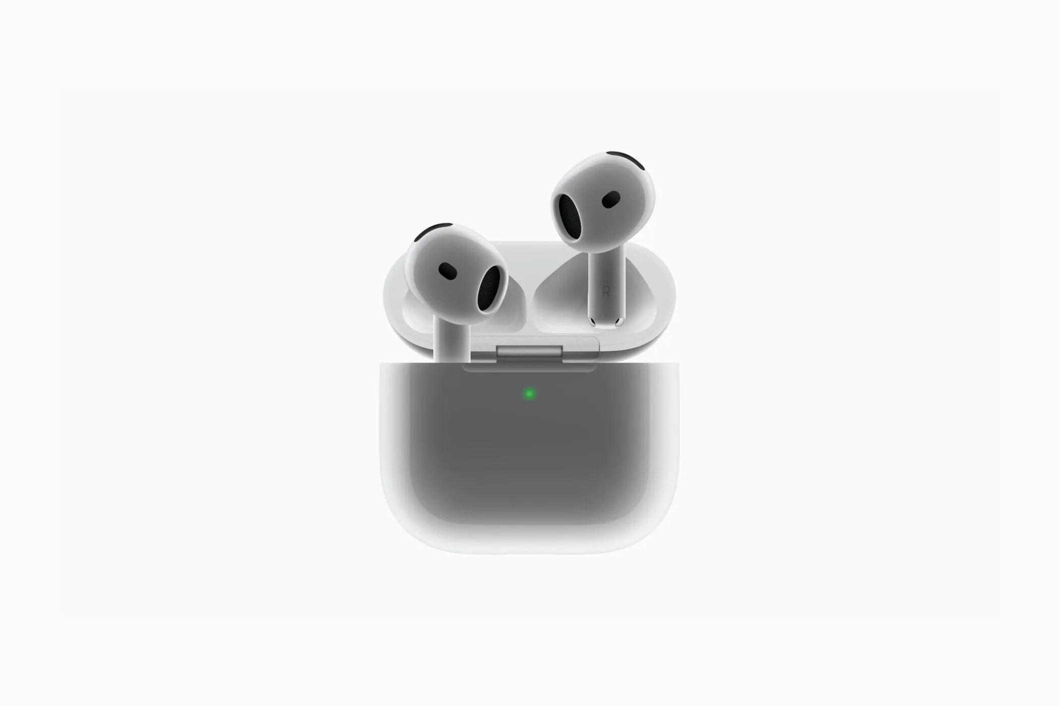 Tai nghe Apple AirPods thế hệ thứ tư cùng hộp sạc, cho thấy kích thước nhỏ gọn hơn và không có nút ghép nối đặc trưng để phân biệt.