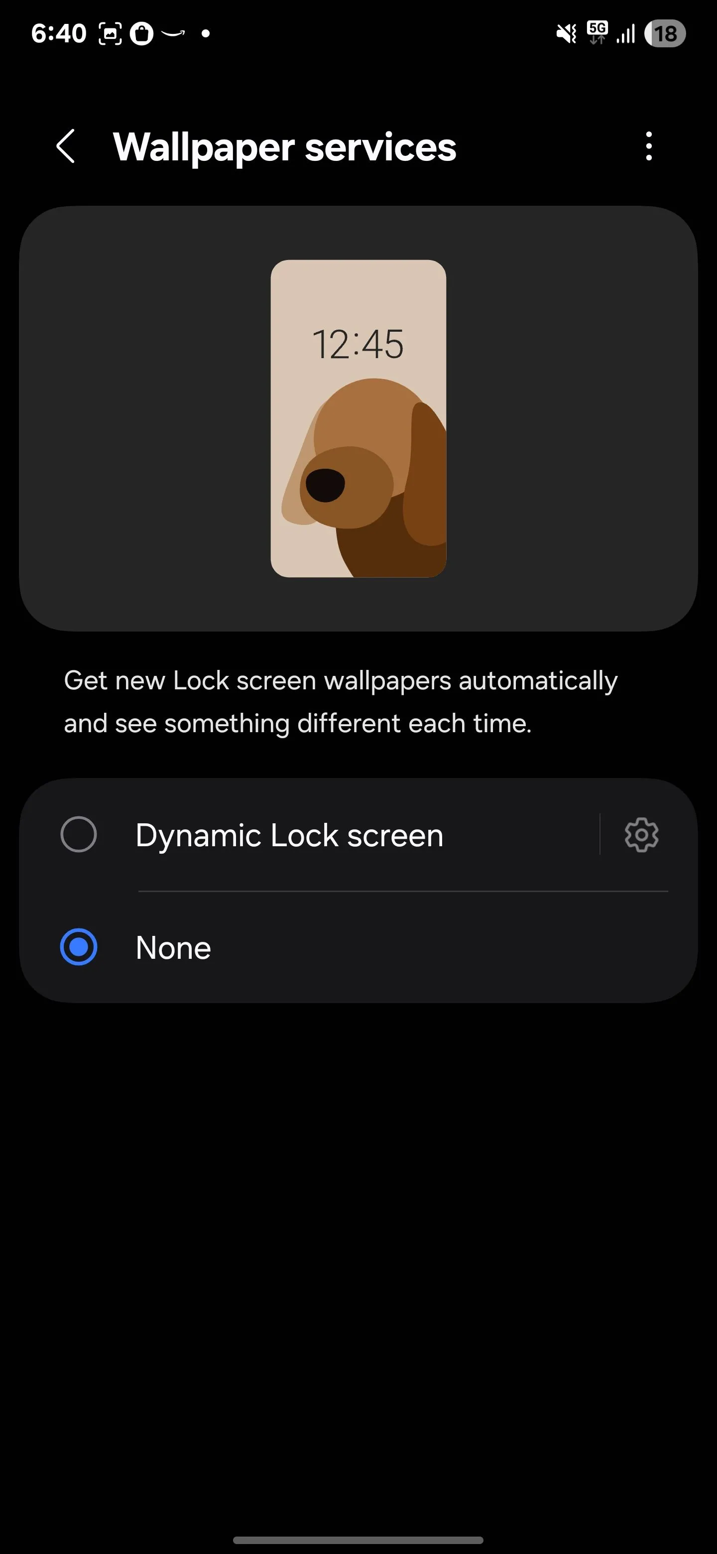 Tắt Màn hình khóa động (Dynamic Lock Screen) để ngăn điện thoại tải ảnh nền liên tục và tối ưu pin.