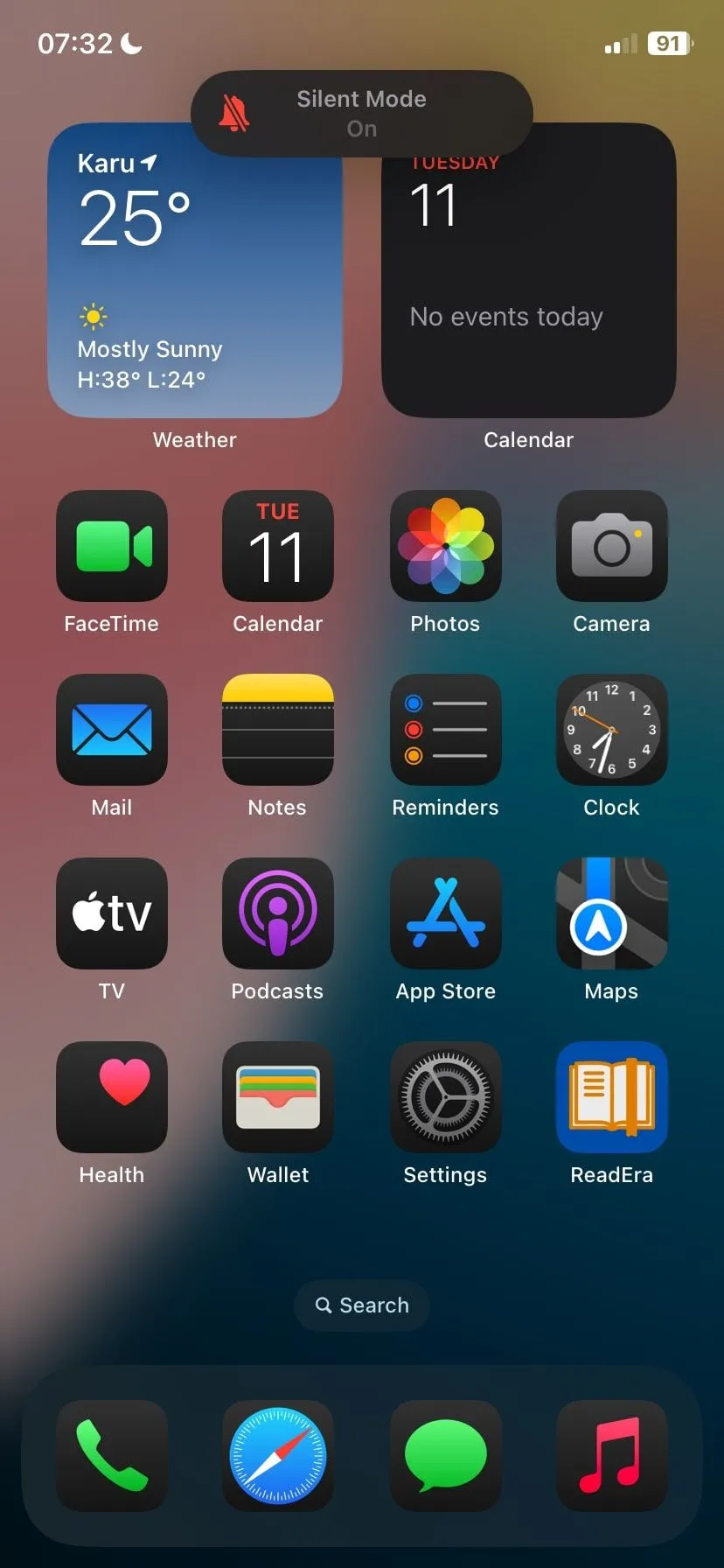 Thông báo hiển thị Chế độ Im lặng (Silent Mode) đang bật trên iPhone